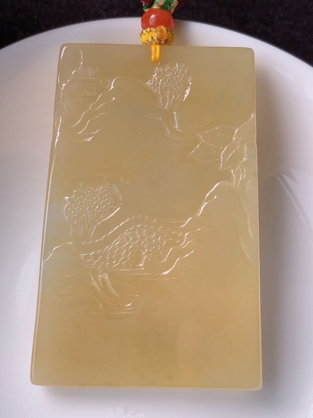 冰黄山水牌挂件,种老细腻水润，品相喜悦，佩戴优雅精致，59.7-39-6.8