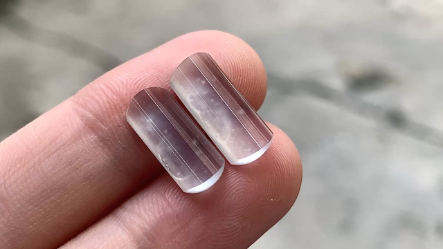 玻璃钢马鞍一对,14.2*6.2*2.8 完整
