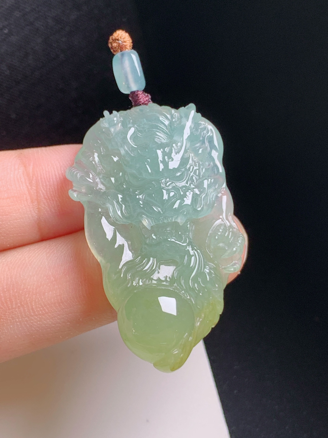 冰黄翡龙牌，种水通透，雕工立体，威武大气