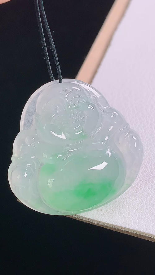 冰飘绿佛公，无裂，尺寸:30.4-31.4-6.7mm