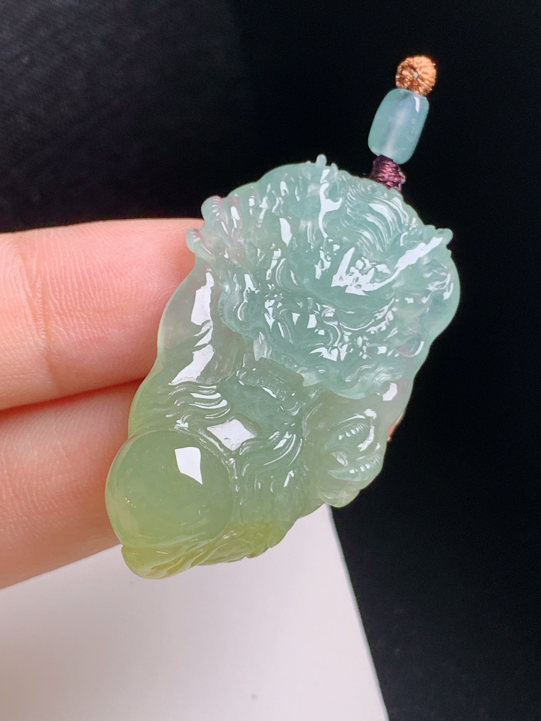 冰黄翡龙牌，种水通透，雕工立体，威武大气