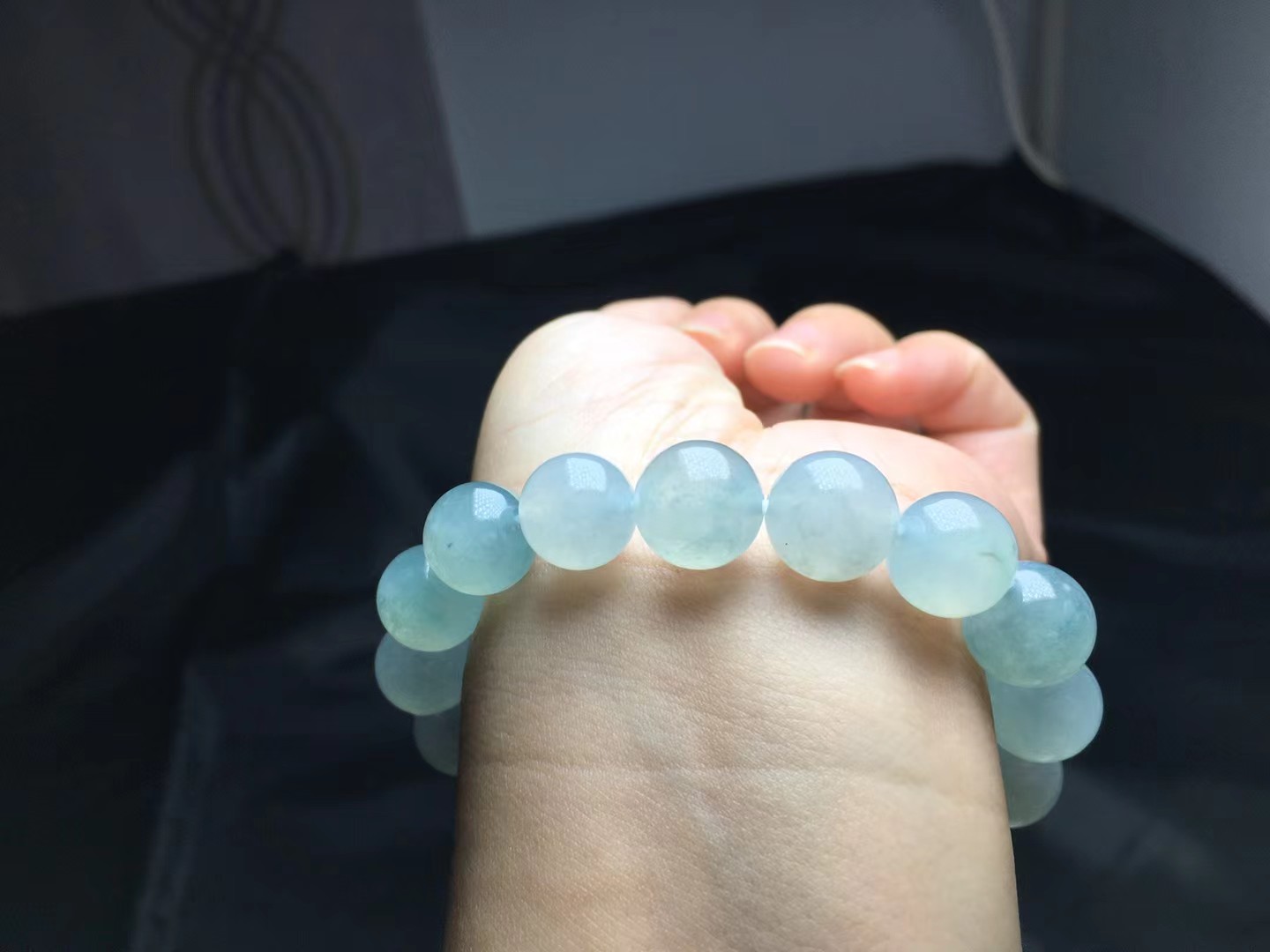 冰种飘花手串，卡12.3～11.5mm，17颗，种好，玉质细腻，均匀，冰透水润，颗颗精选