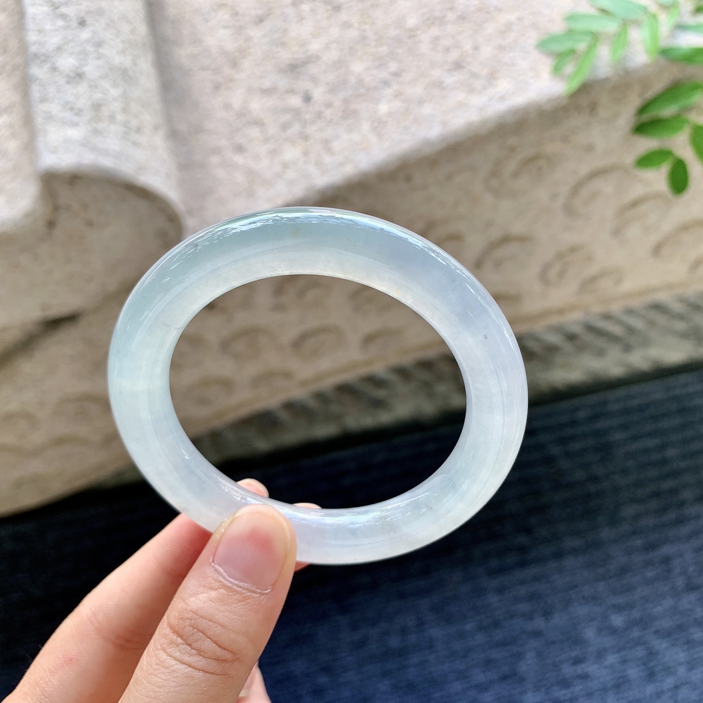 圆条52 53,【圈口】53/10/10.4,【编码】C5082332,【描述】糯冰底色，水润，种老，细腻，打灯有絮线