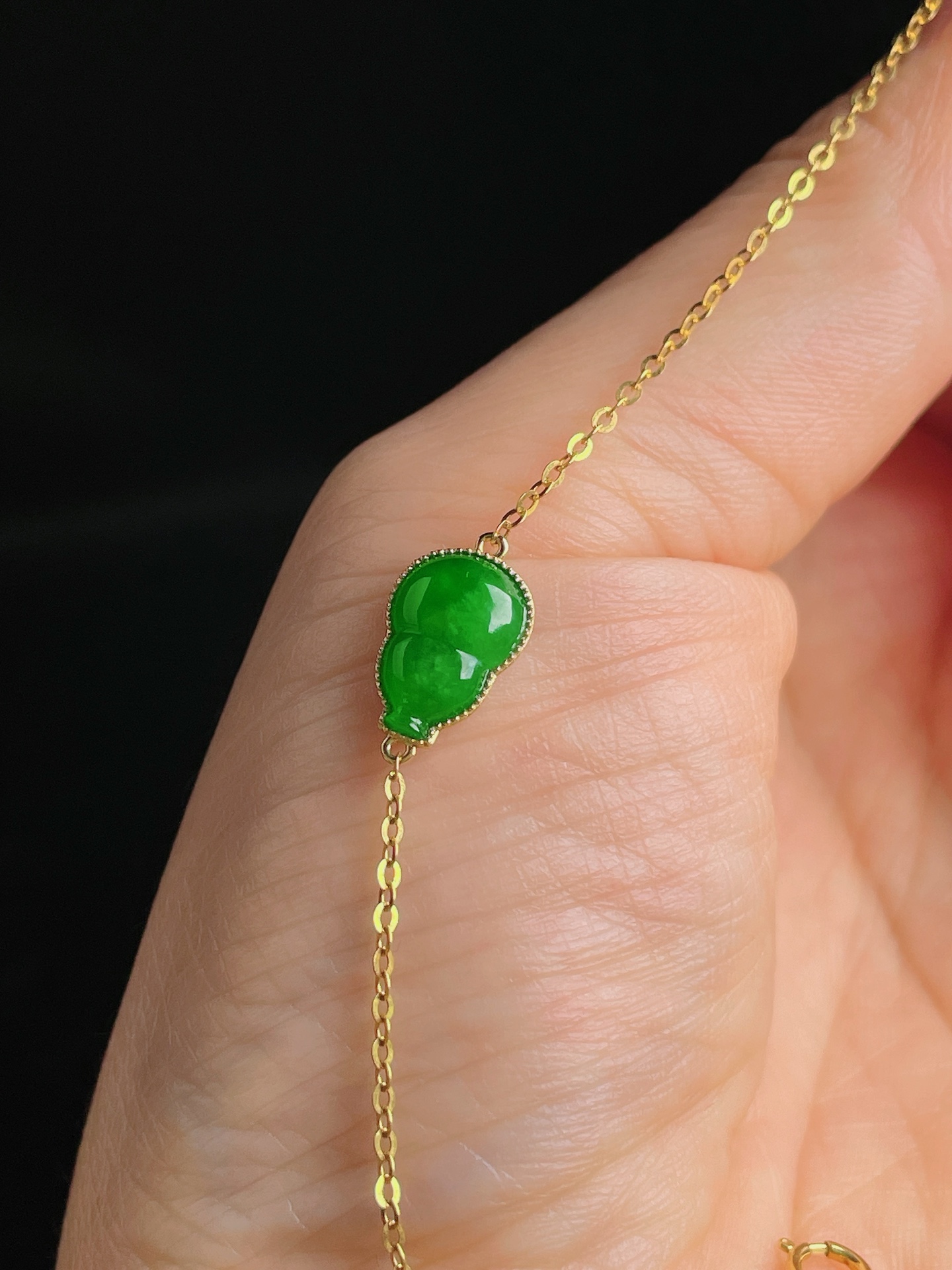 辣绿葫芦手链，18k镶嵌，老种起光，细底通透，尺寸：裸石11.3/8/3mm0822