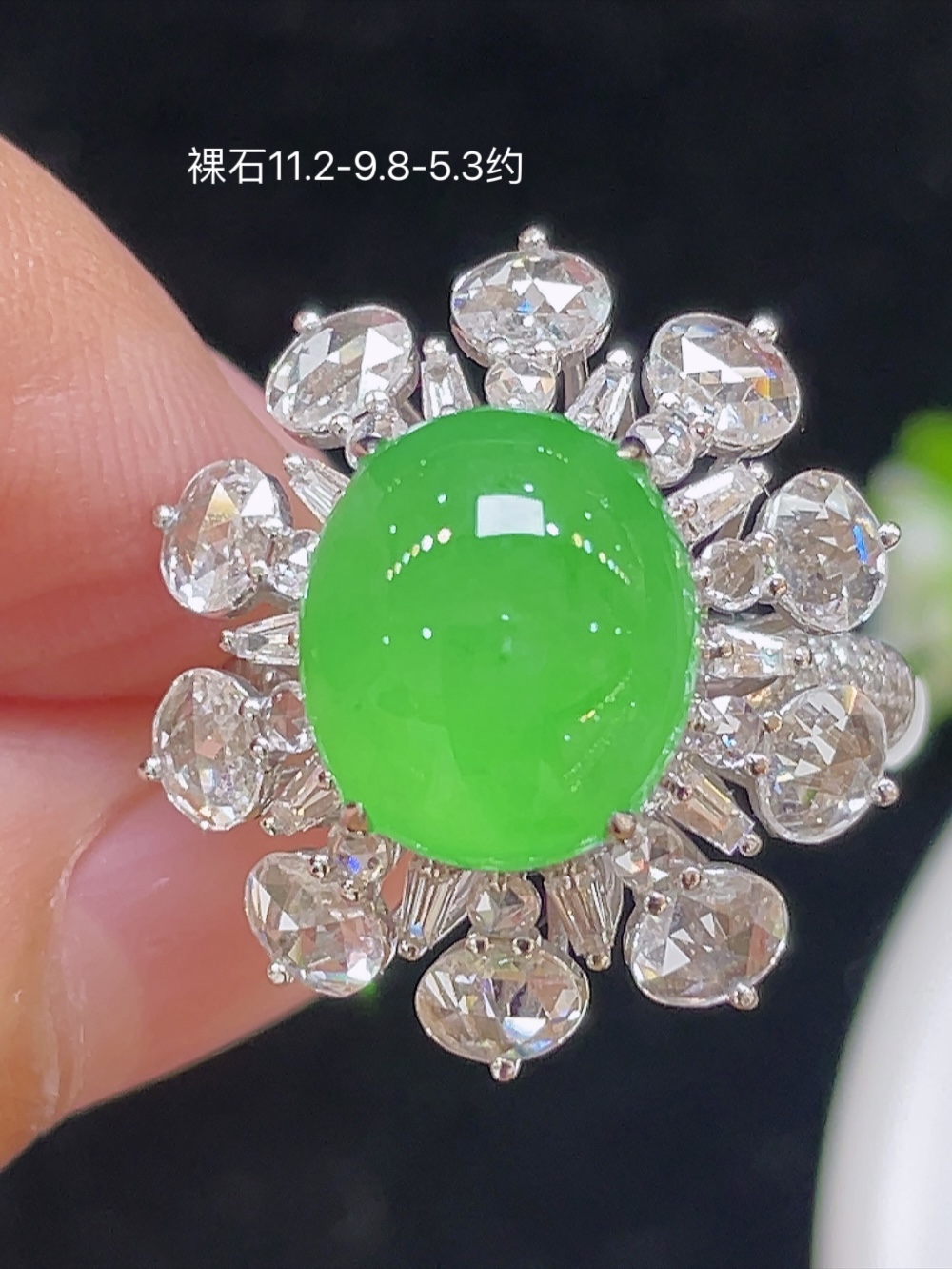 ️【高冰阳绿，戒指】大件饱满，通透水润，玉质细腻，翠色鲜艳，18k金奢华钻石镶嵌️，11.2-9