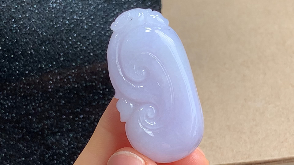 如意，无裂，尺寸40.9-21.5-8.0mm，包A附证书