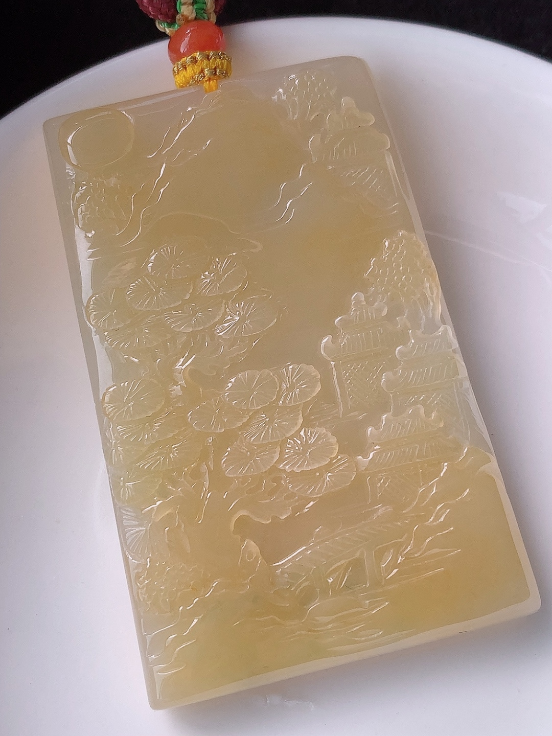 冰黄山水牌挂件,种老细腻水润，品相喜悦，佩戴优雅精致，59.7-39-6.8