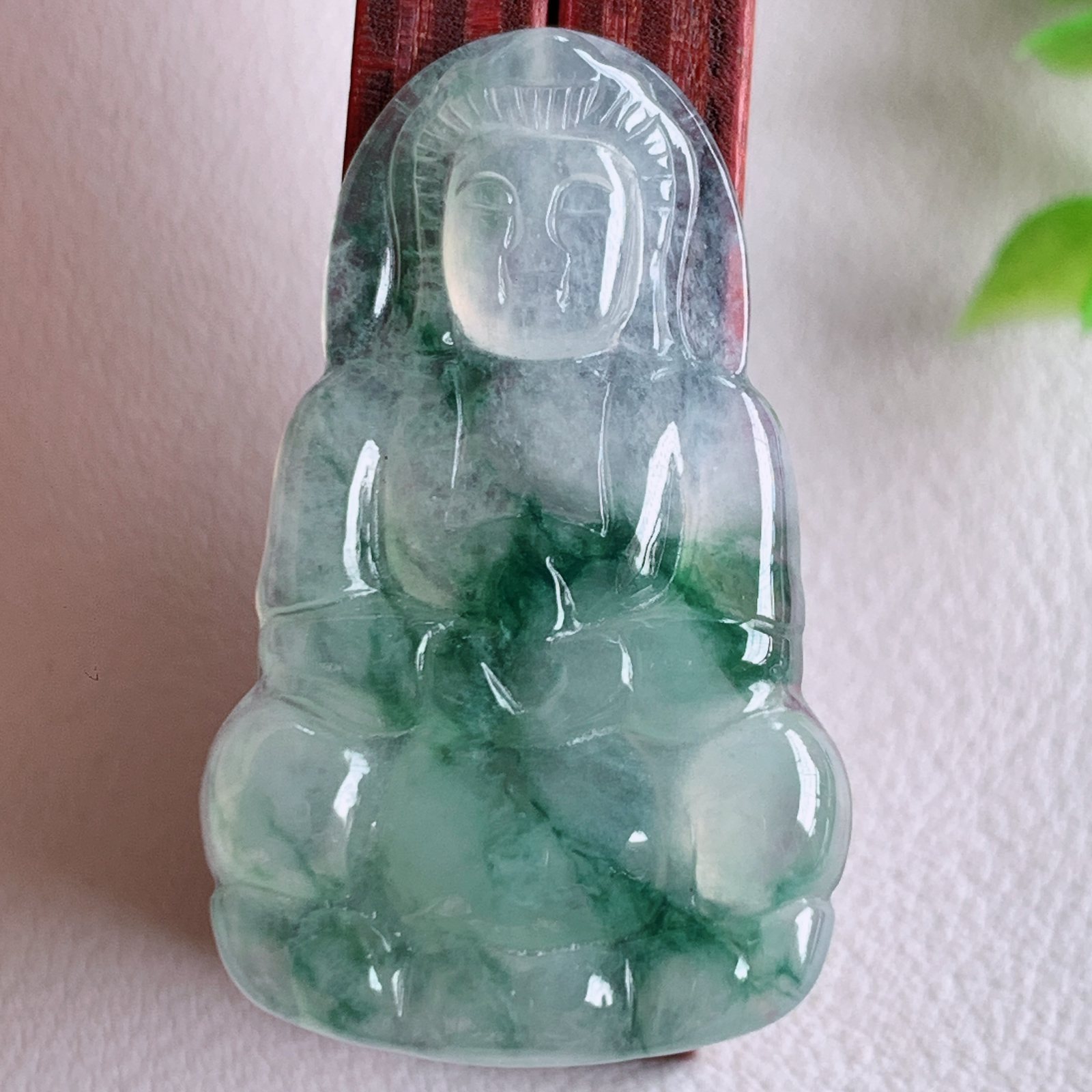 冰润精雕飘花观音吊坠，法相端庄大气，工艺精湛，种色浓郁，细腻饱满冰润，种老水足，收藏佳品，佩戴大气  W03.20 尺寸：36-22-3.8mm
