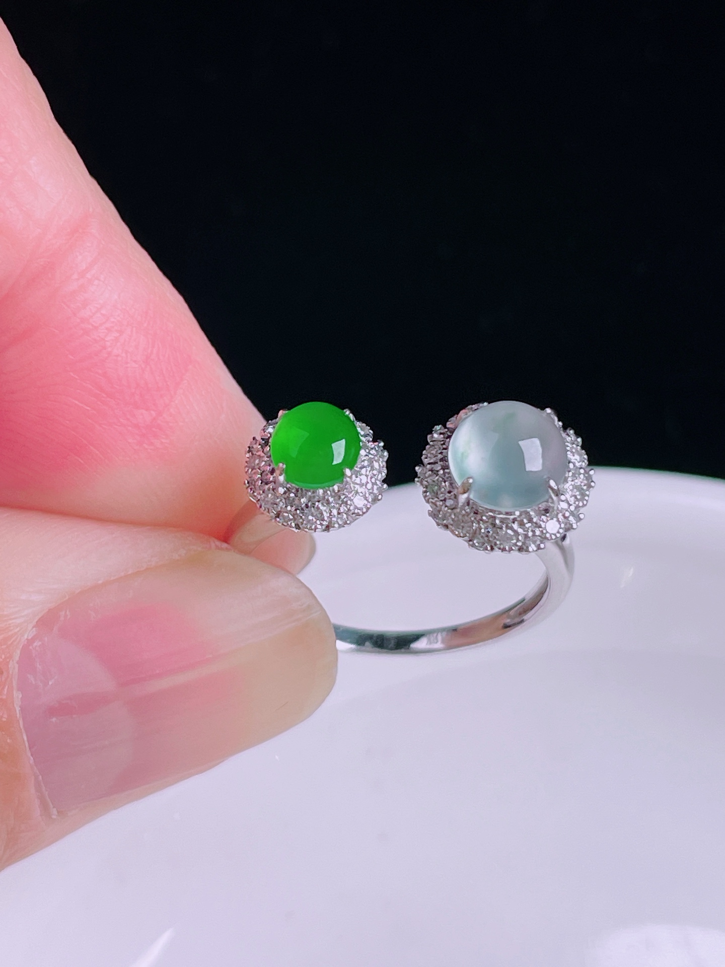 冰绿戒指，18k镶嵌，老种起光，细底通透，尺寸：裸石6.8/6.3/3.6mm0822