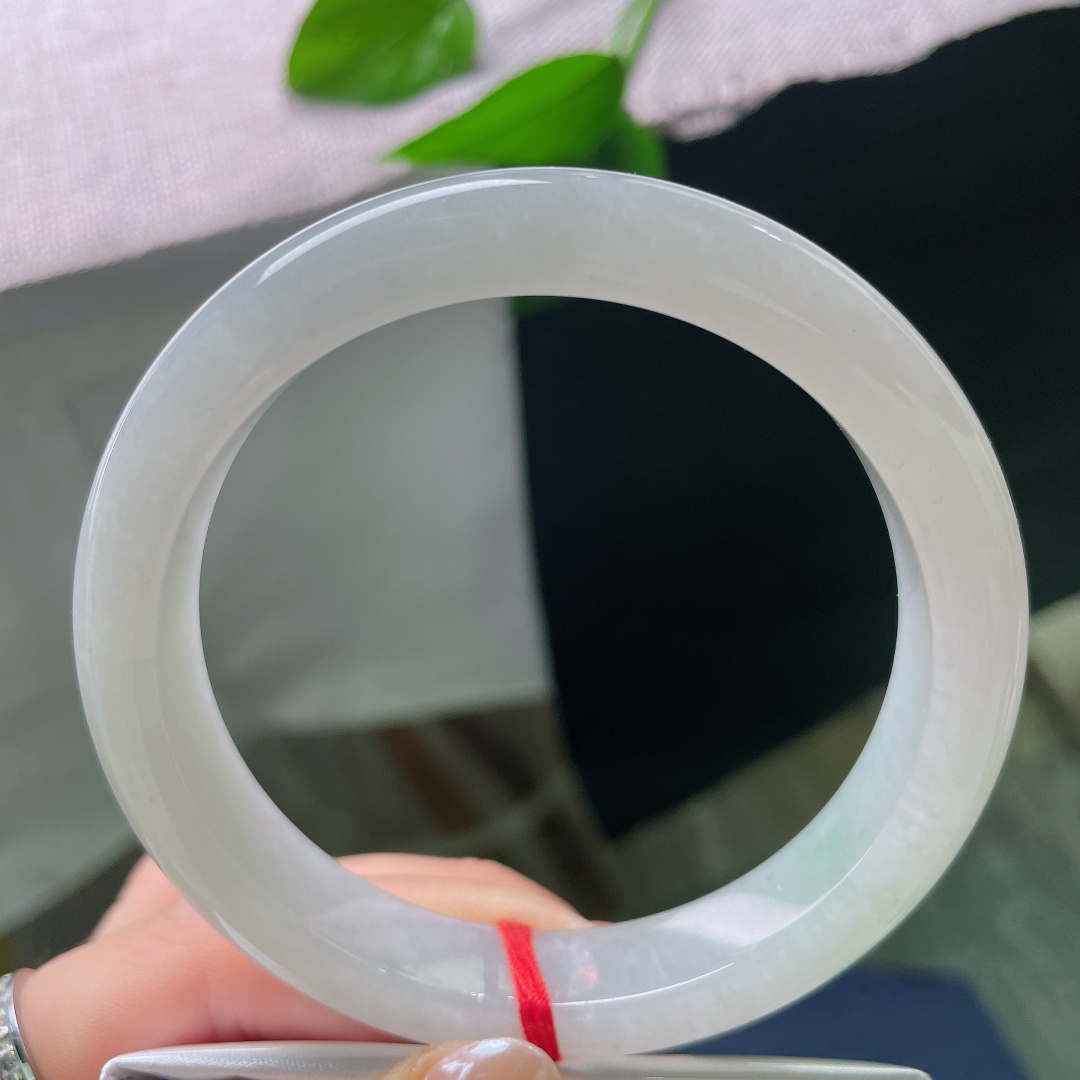 白底正圈，色线，素白通透，底色干净清润，简约素雅，诠释大道至简的腕间美感。ss57741a