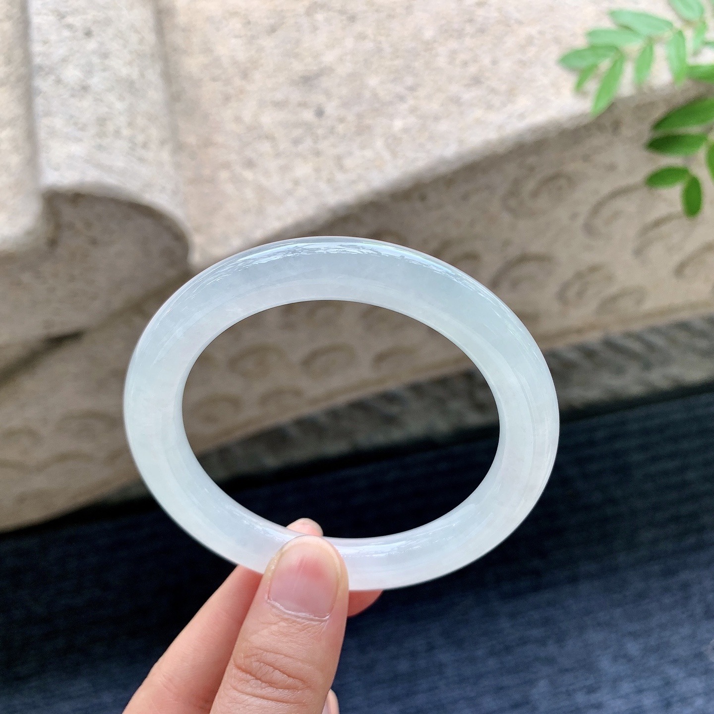 圆条55 56，圈口56.6/9.5/9.6，编码AD082306，糯冰底色，水润，种老，细腻，打灯有棉线