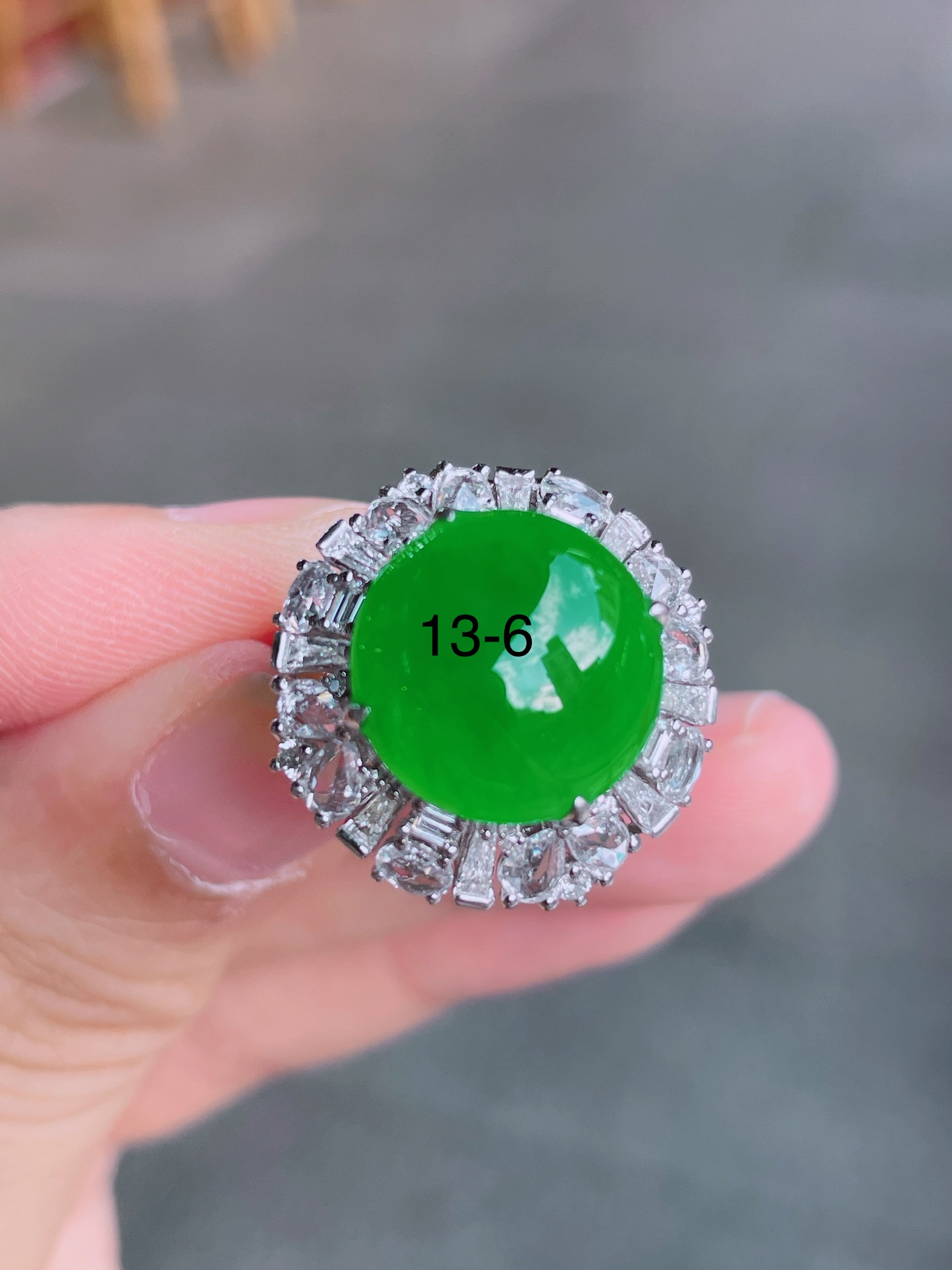 高冰绿蛋面戒指，晶莹剔透，新颖时尚，品相，13-6