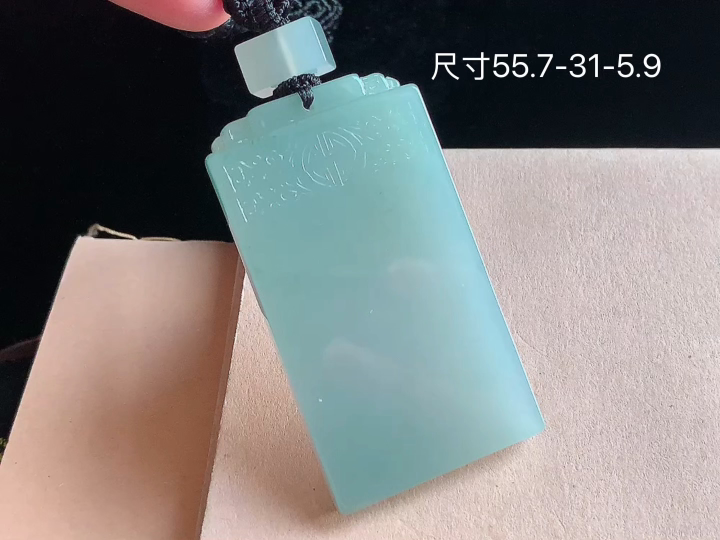 冰底色仿古牌,老坑冰透 种老水足 水润光泽,性比高,无裂,尺寸看图,55.7-31-5.9
