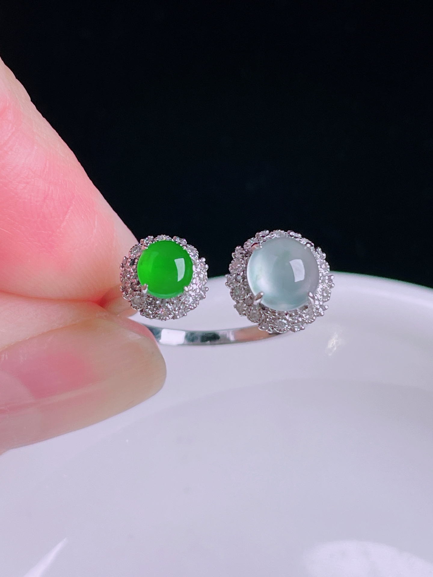 冰绿戒指，18k镶嵌，老种起光，细底通透，尺寸：裸石6.8/6.3/3.6mm0822