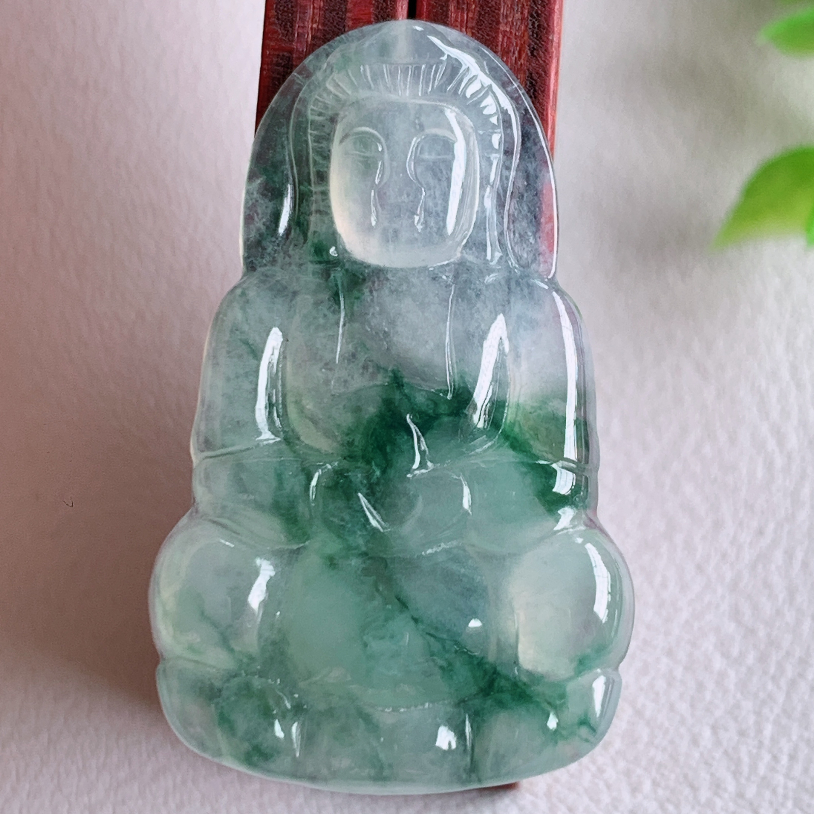 冰润精雕飘花观音吊坠，法相端庄大气，工艺精湛，种色浓郁，细腻饱满冰润，种老水足，收藏佳品，佩戴大气  W03.20 尺寸：36-22-3.8mm