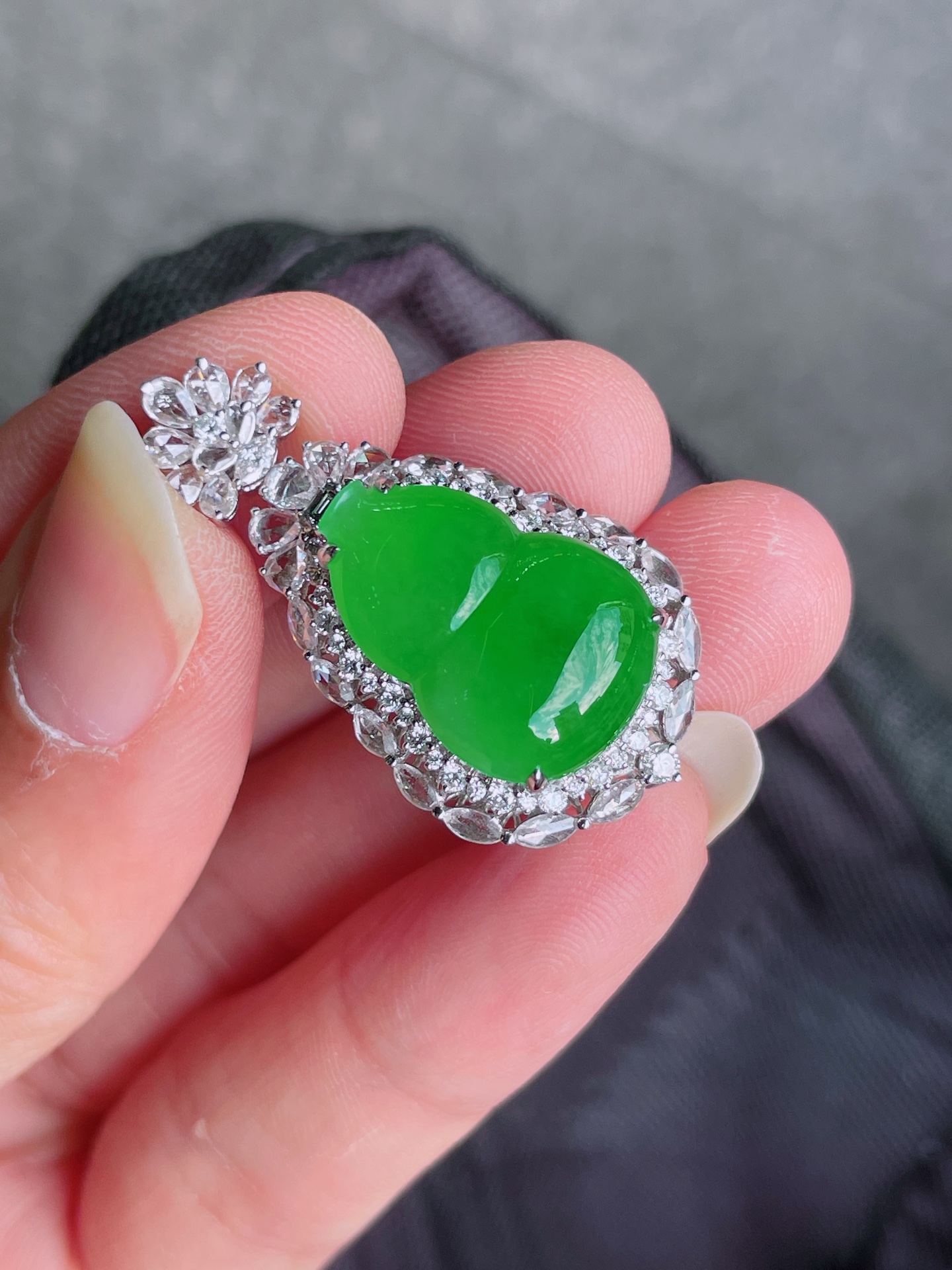 高冰绿葫芦吊坠，晶莹剔透，新颖时尚，品相，19-13-5
