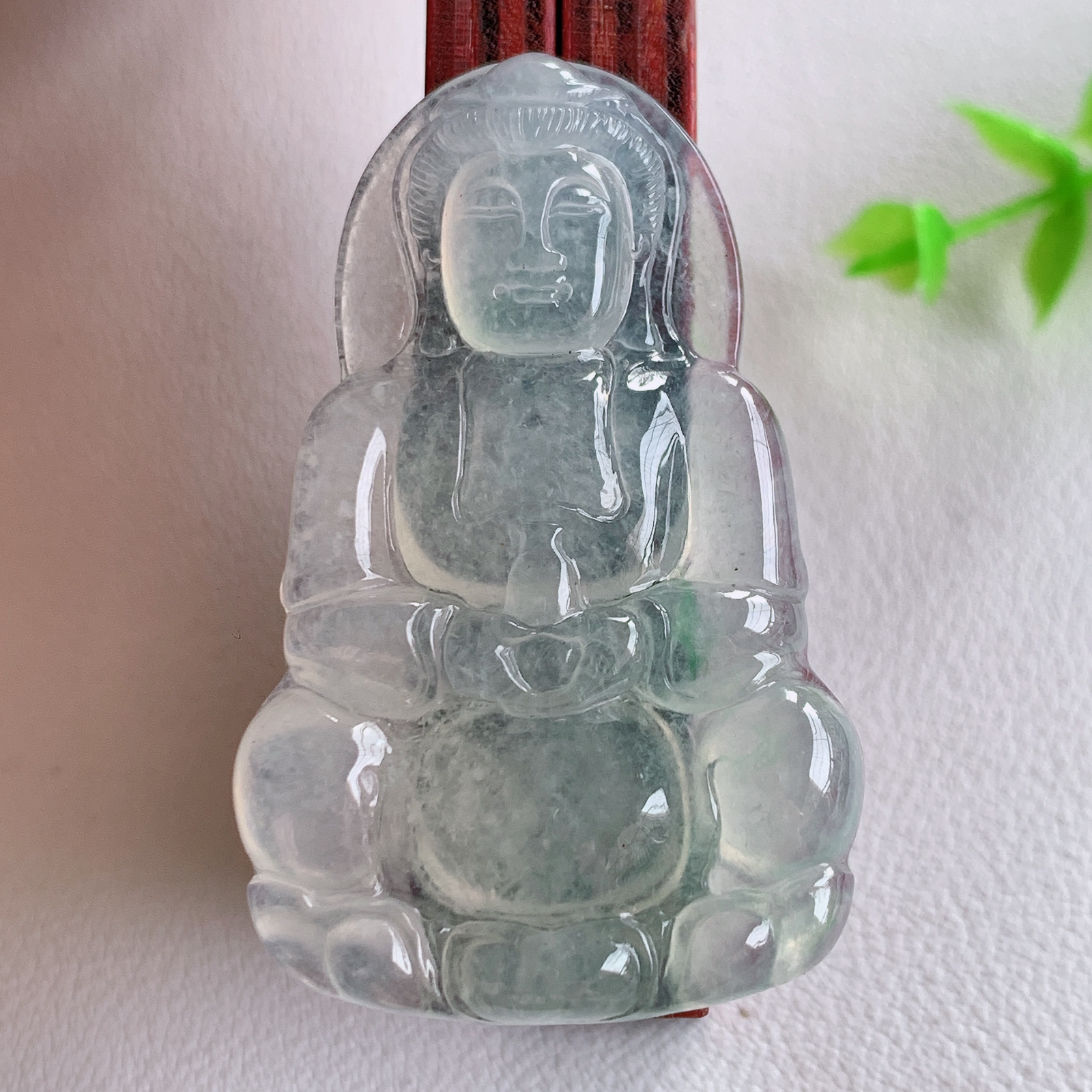冰精雕观音吊坠，法相端庄大气，工艺精湛，种色浓郁，细腻饱满冰润，种老水足，收藏佳品，佩戴大气  W03.20 尺寸：48.5-30.5-5.6mm