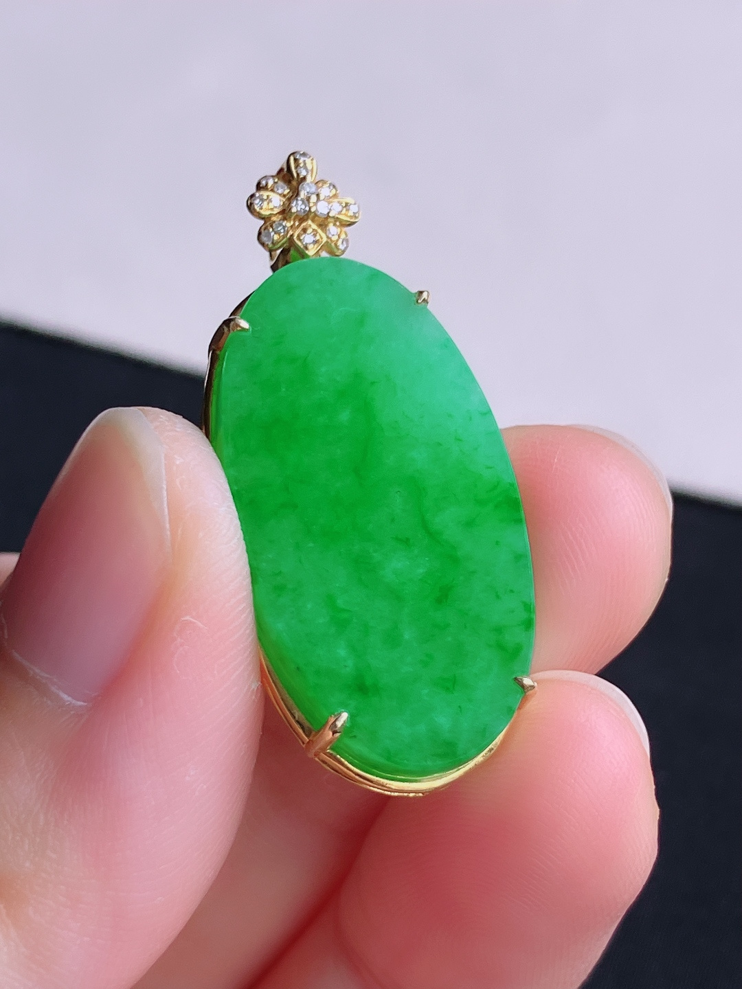 翠绿平安牌，简约时尚，尺寸35.8/29.6/16.5/5/自然光实拍