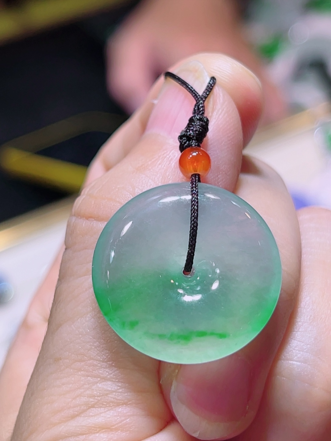 冰飘绿平安扣，老种起光，细底通透，尺寸：26/5.2 mm0822