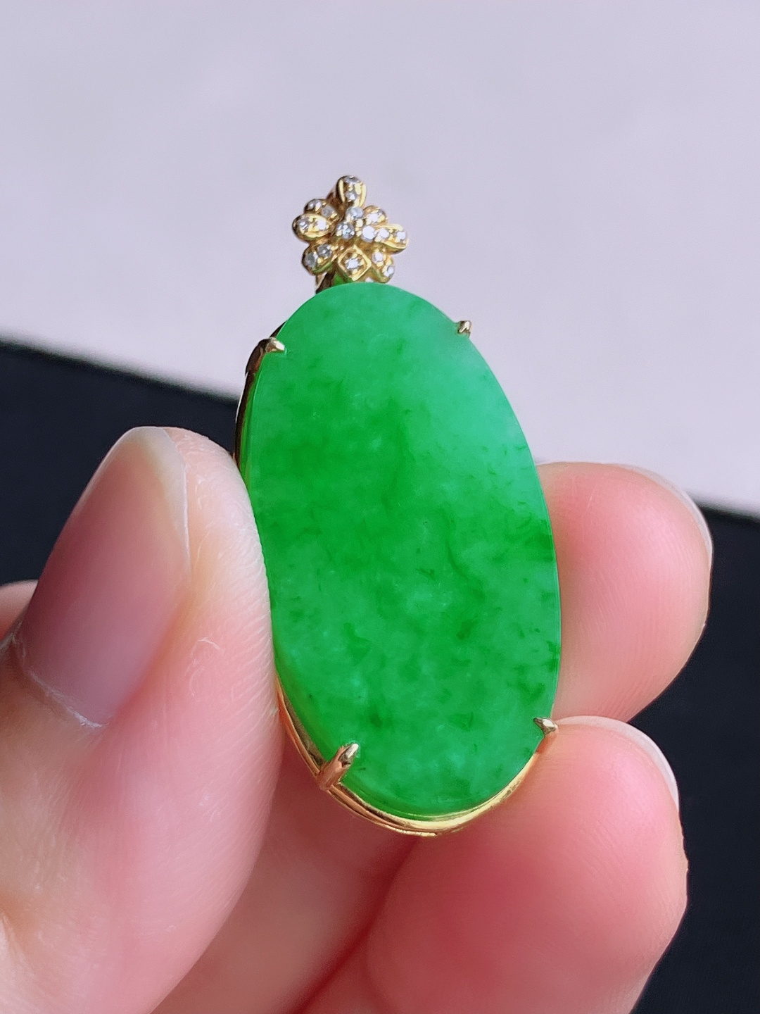 翠绿平安牌，简约时尚，尺寸35.8/29.6/16.5/5/自然光实拍