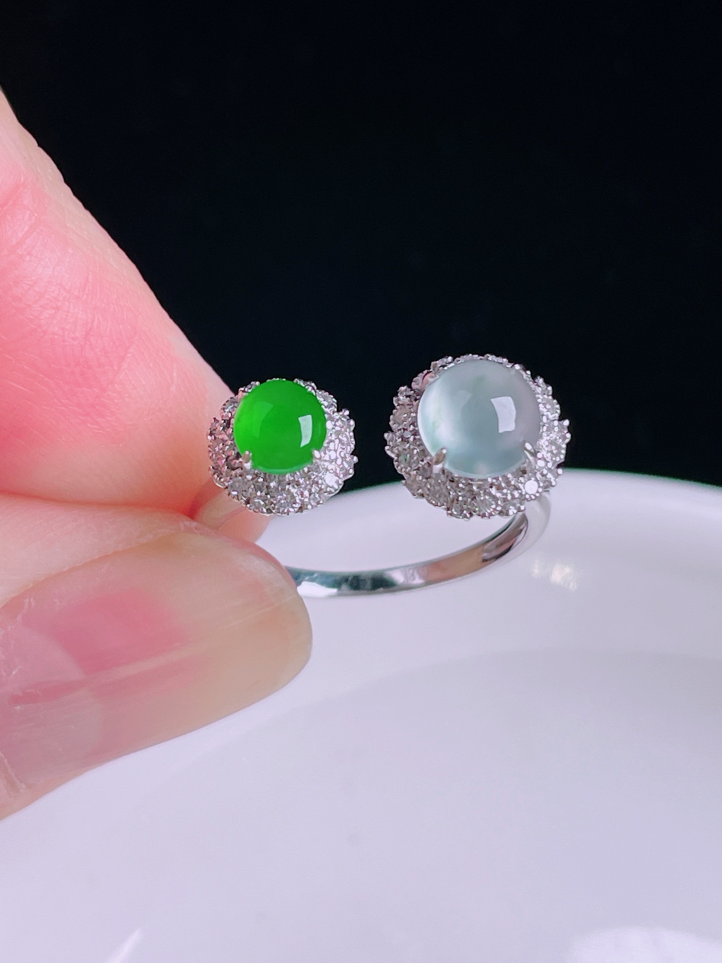 冰绿戒指，18k镶嵌，老种起光，细底通透，尺寸：裸石6.8/6.3/3.6mm0822
