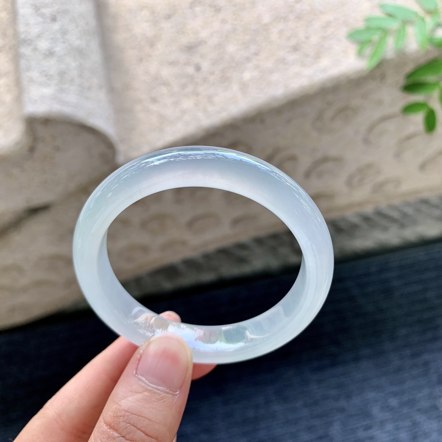 正圈48 49,圈口49.7/10.7/7,编码T1082318,描述冰种，清透，水润，种老，细腻，无裂