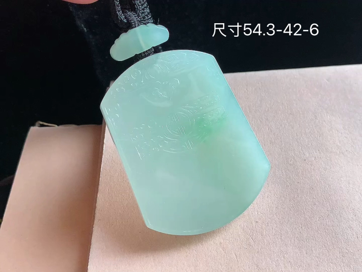 冰飘绿仿古牌,老坑冰透 种老水足 水润光泽,性比高 无裂,尺寸看图