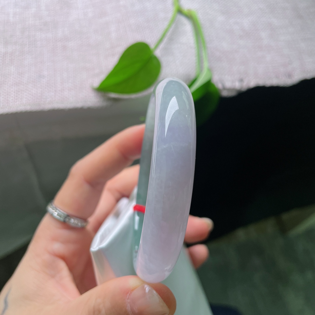 58.9/12.5/7.9，油青正圈，有纹，淡紫底色温柔朦胧，青山绿水悄然点缀其间，紫绿相融韵味悠长，ss57757a