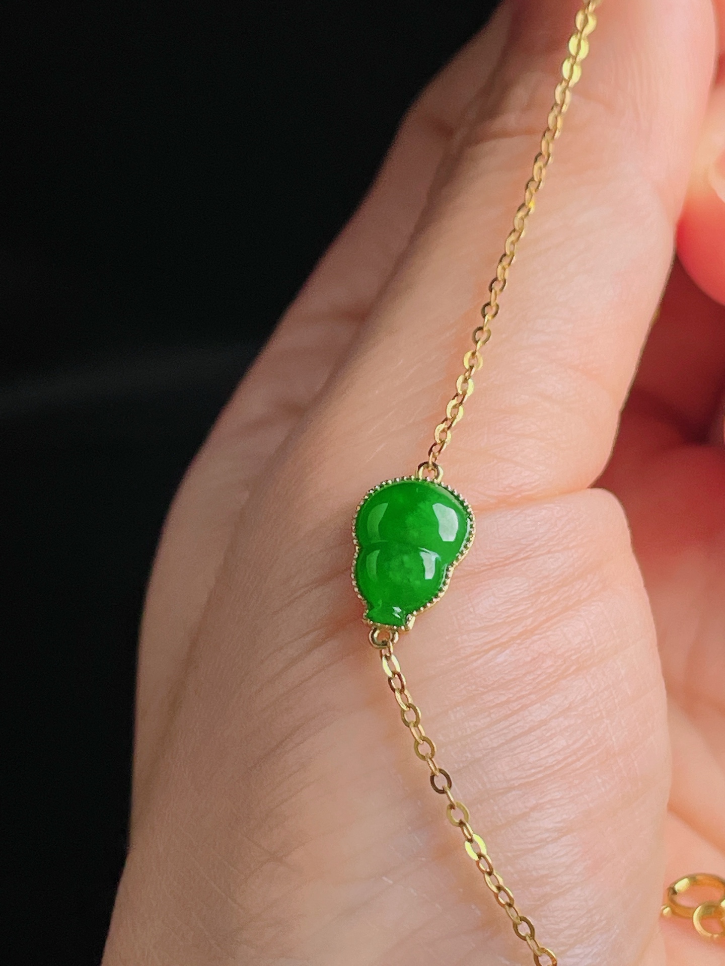 辣绿葫芦手链，18k镶嵌，老种起光，细底通透，尺寸：裸石11.3/8/3mm0822
