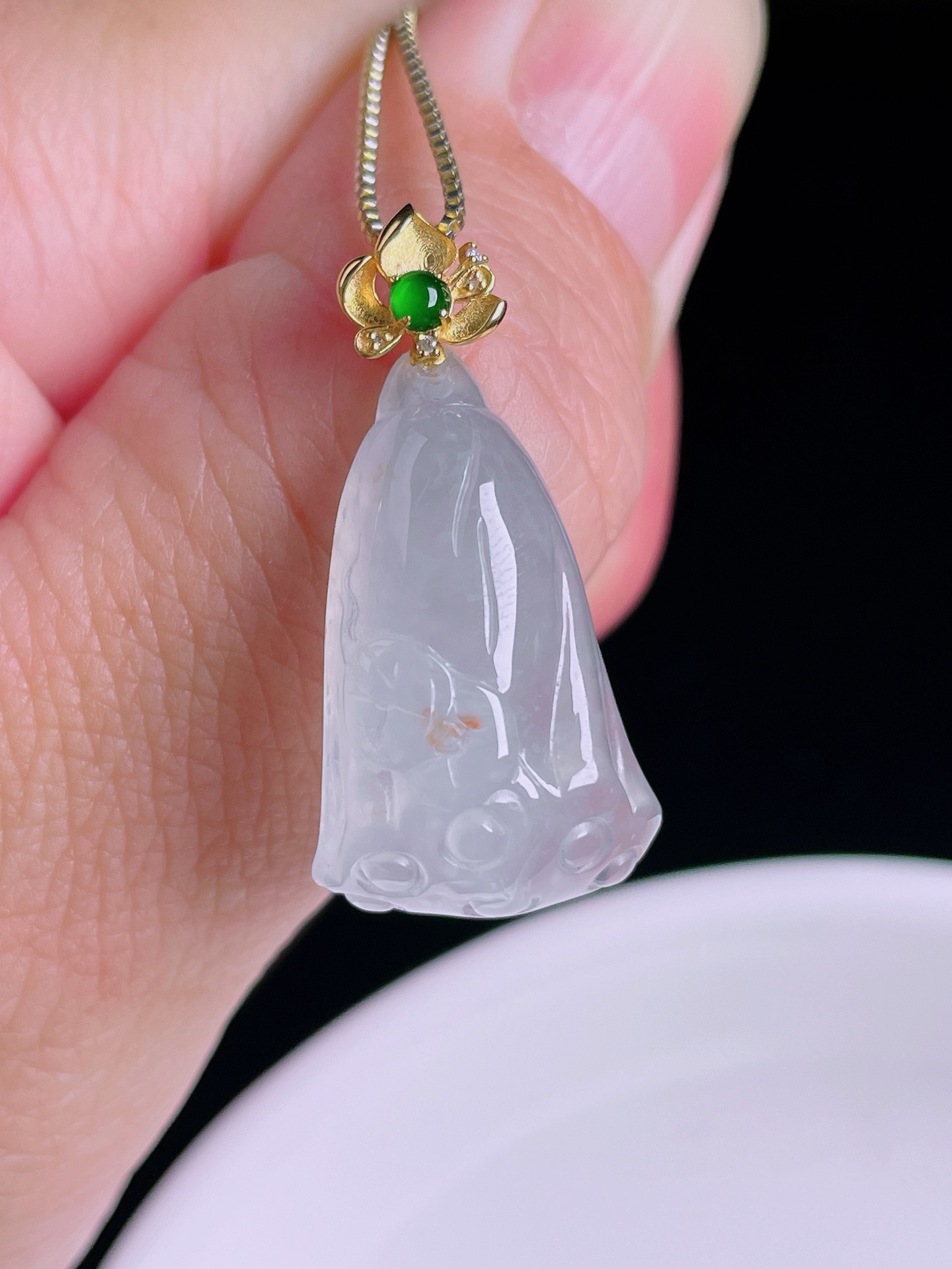 莲藕，18k镶嵌，老种起光，细底通透，尺寸：30裸石24/15/8mm0822
