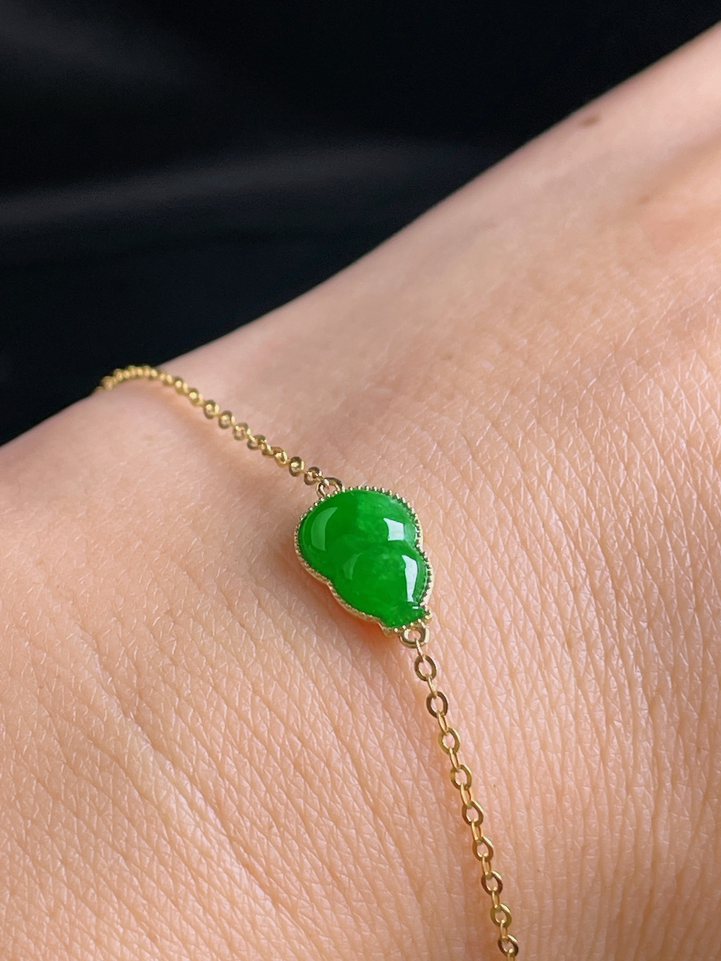 辣绿葫芦手链，18k镶嵌，老种起光，细底通透，尺寸：裸石11.3/8/3mm0822