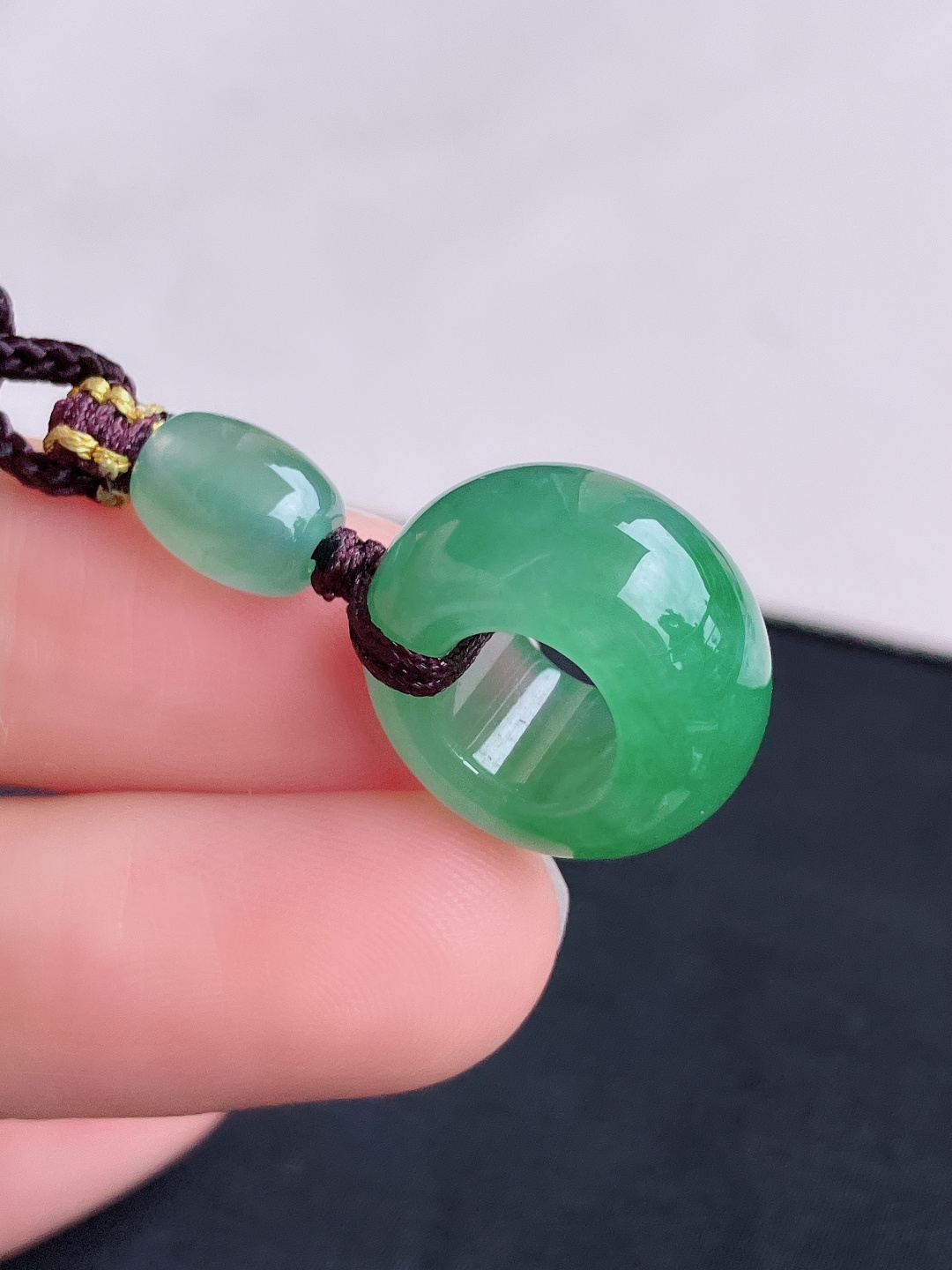 底色平安环，简约时尚，尺寸17.3/8.8/自然光实拍