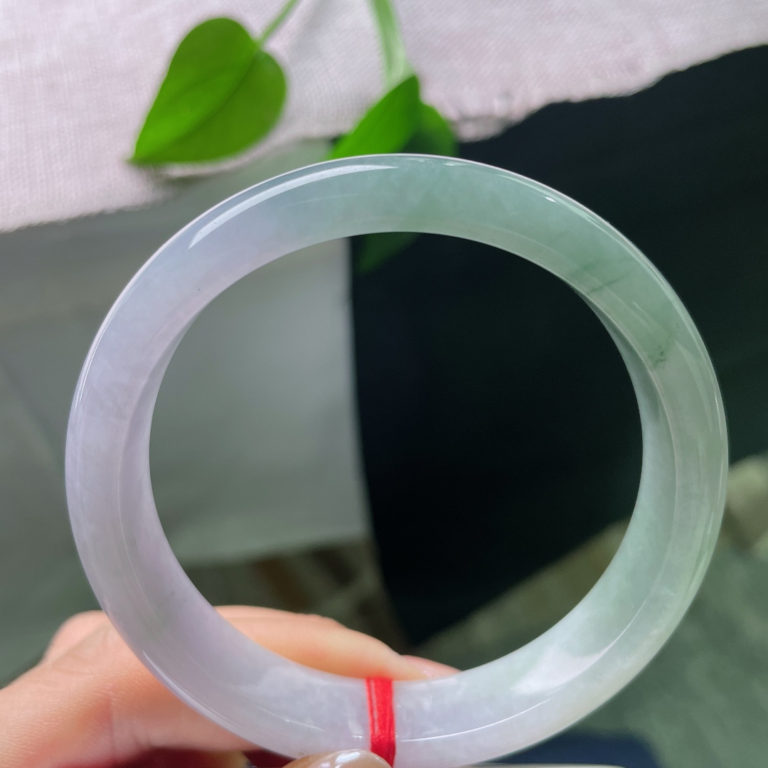 58.9/12.5/7.9，油青正圈，有纹，淡紫底色温柔朦胧，青山绿水悄然点缀其间，紫绿相融韵味悠长，ss57757a