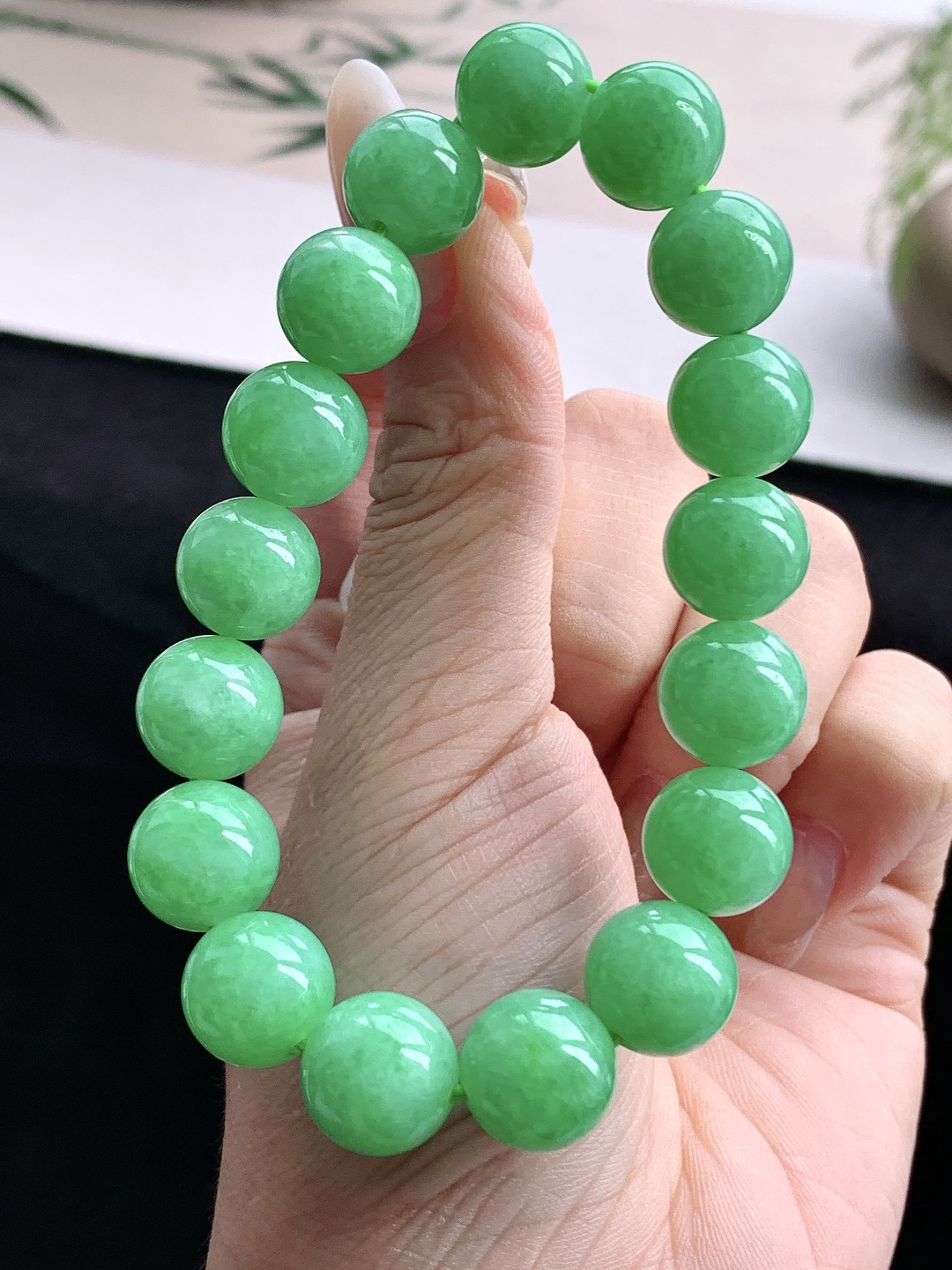 珠子糯冰阳绿手串圆珠子手串,性比高,尺寸12mm,重量53.8克