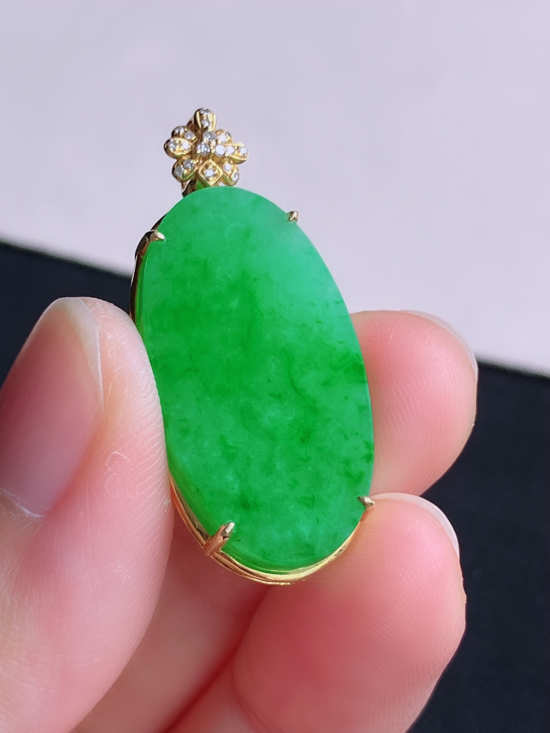 翠绿平安牌，简约时尚，尺寸35.8/29.6/16.5/5/自然光实拍