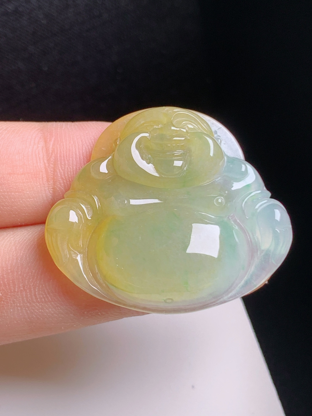 黄翡佛公，色泽柔和，肚型饱满，笑口纳福