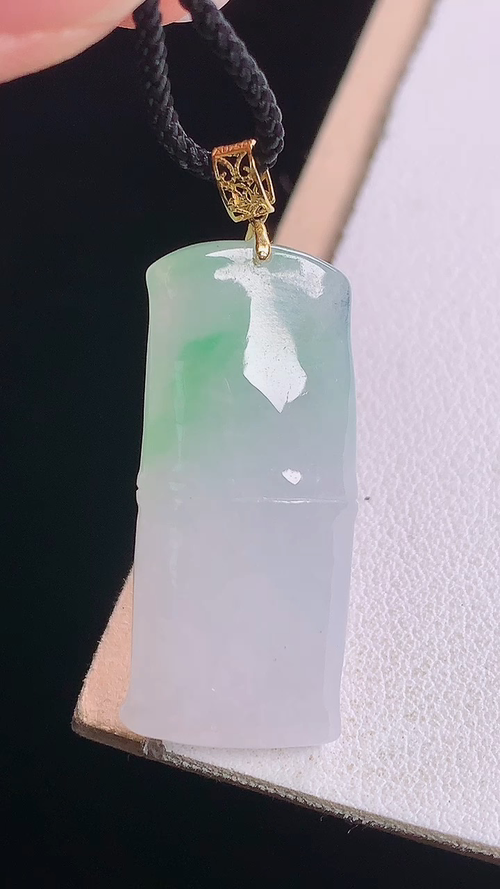 18K冰飘绿竹节吊坠，无裂，尺寸:37.5-31.1-14.0-5.9mm