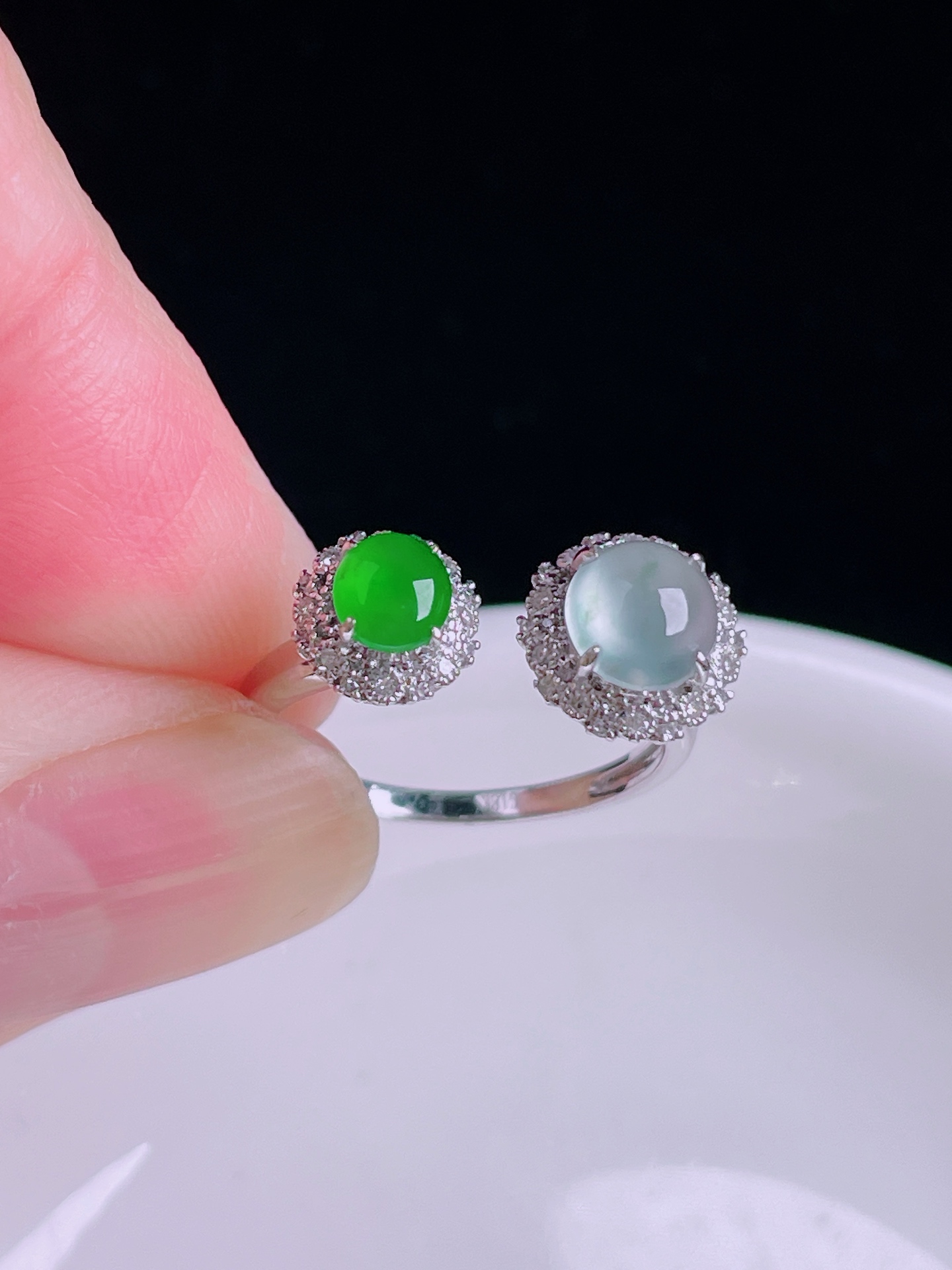 冰绿戒指，18k镶嵌，老种起光，细底通透，尺寸：裸石6.8/6.3/3.6mm0822