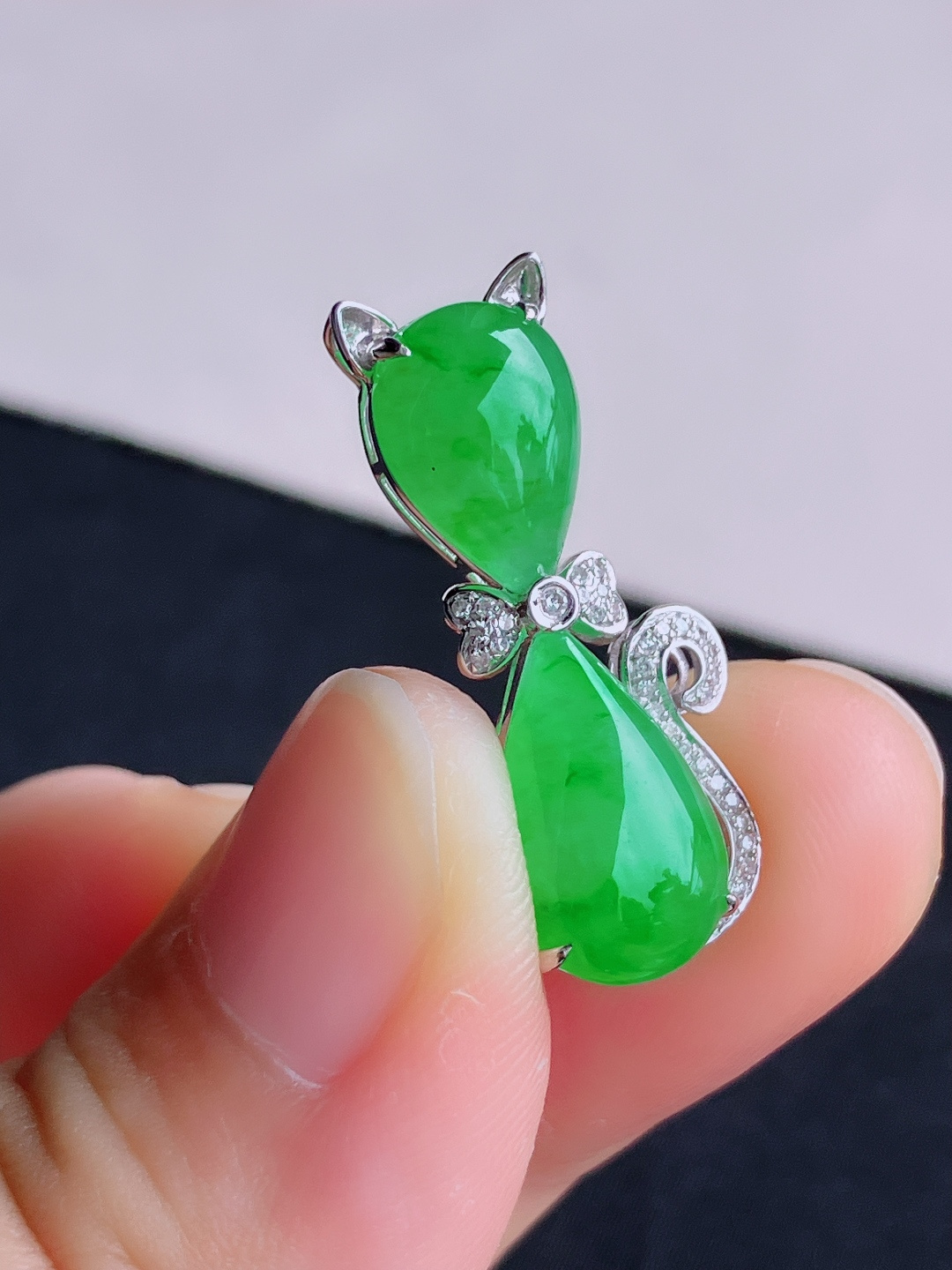 翠绿猫咪吊坠，简约时尚，尺寸27.6/13.6/8.8/7/自然光实拍