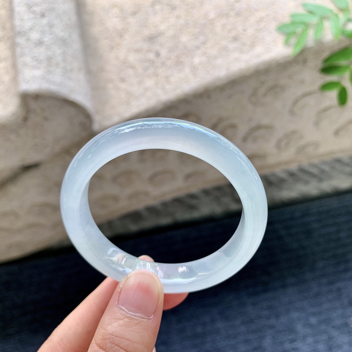 正圈48 49,圈口49.7/10.7/7,编码T1082318,描述冰种，清透，水润，种老，细腻，无裂