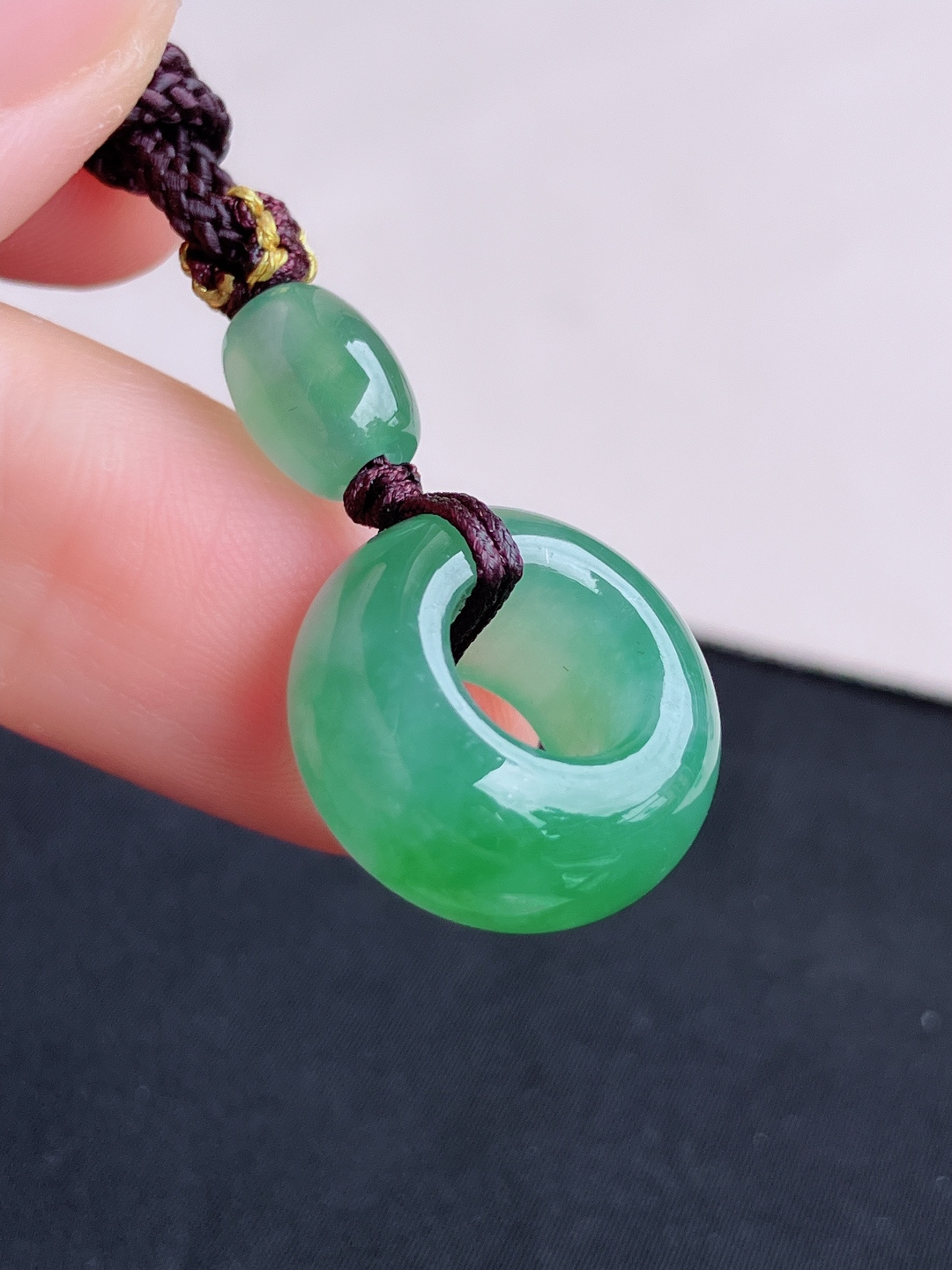底色平安环，简约时尚，尺寸17.3/8.8/自然光实拍