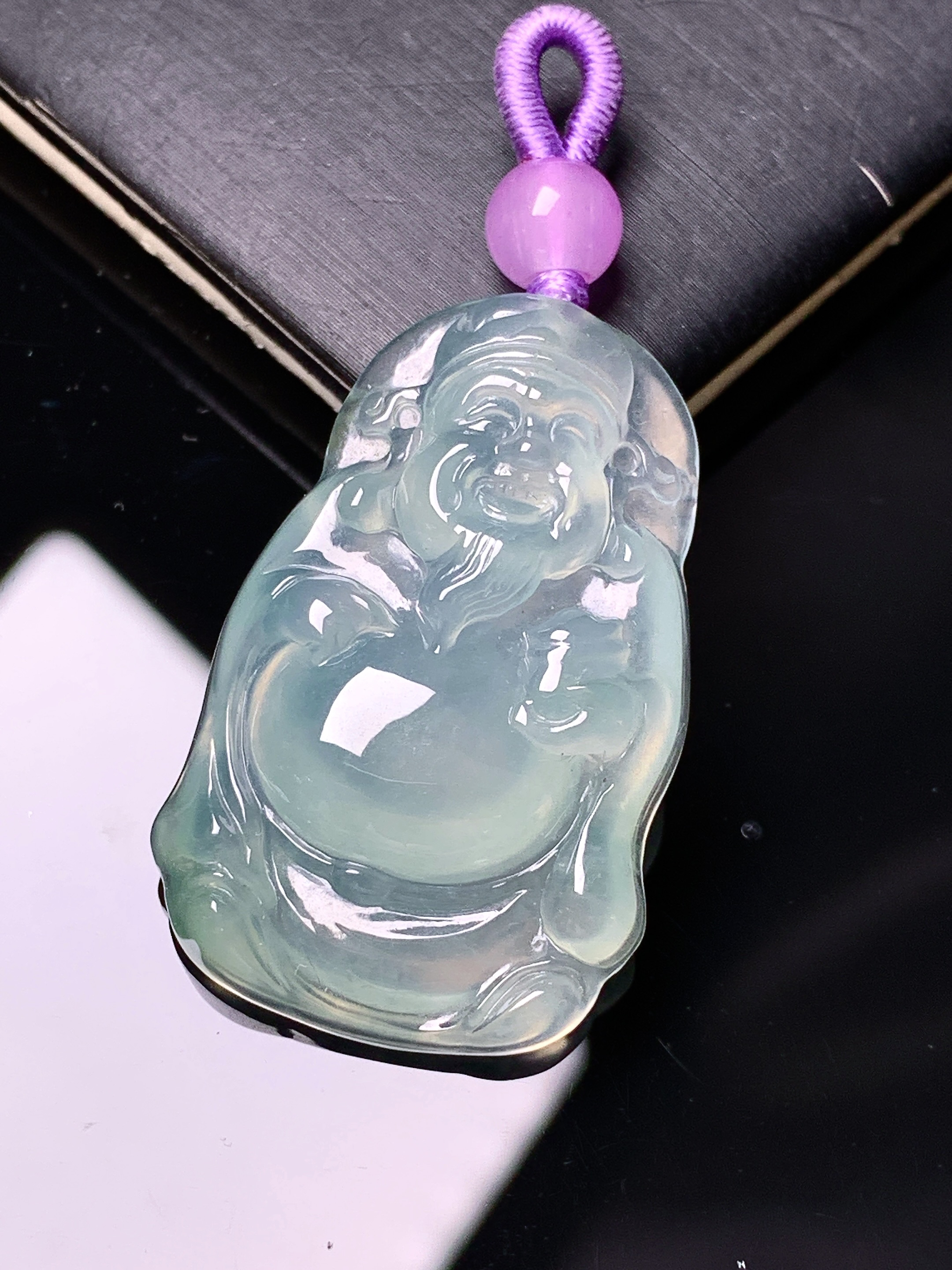 冰种财神吊坠 玉质细腻 色泽艳丽清新 水润亮眼 整体尺寸34.2*21.8*6.3 a8