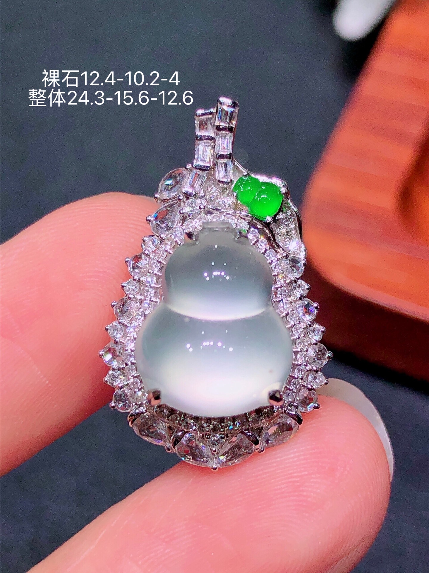 ️18K金镶 茅台白葫芦吊坠 无裂 水润色艳 品相饱满 配送银链苹果拍摄，实物更好看，12.4-1