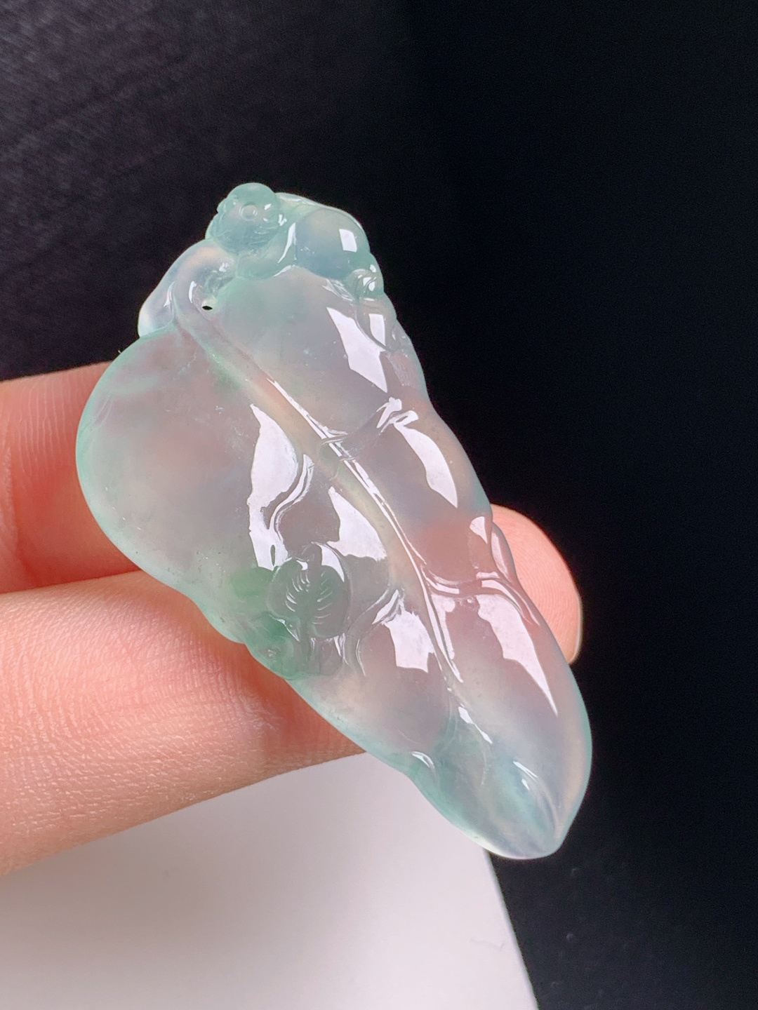 晴水树叶，种老起胶，雕工流畅，福气绵延