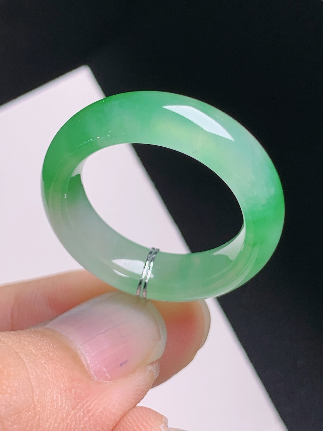 冰种绿指环，水润起胶，色泽怡人，简约显贵，裸石27-7-4.5，圈口18，11022