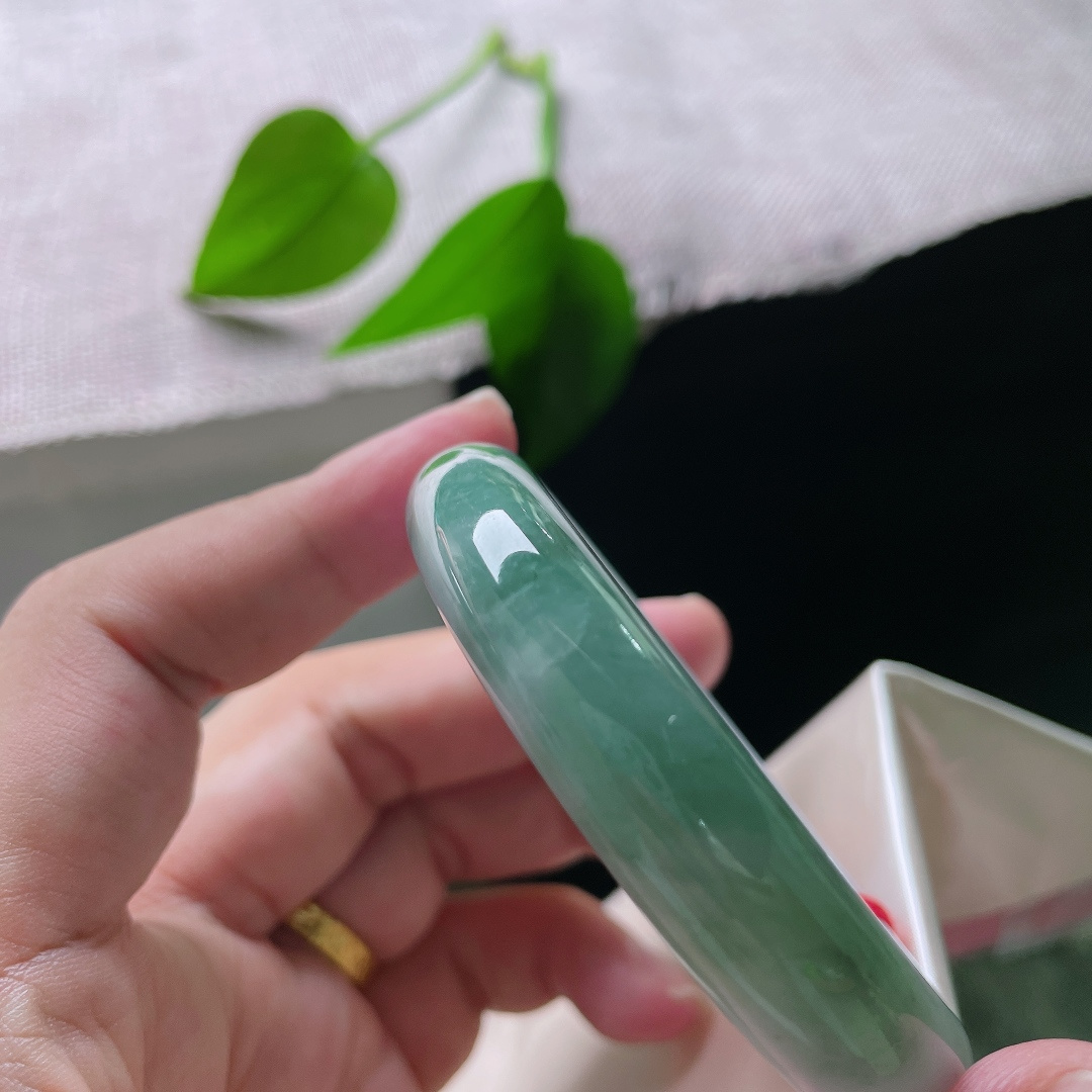 油青正圈，皮纹，淡紫为底，青绿飘花如云烟漫过镯身，韵味悠长，复古优雅，ss57787a