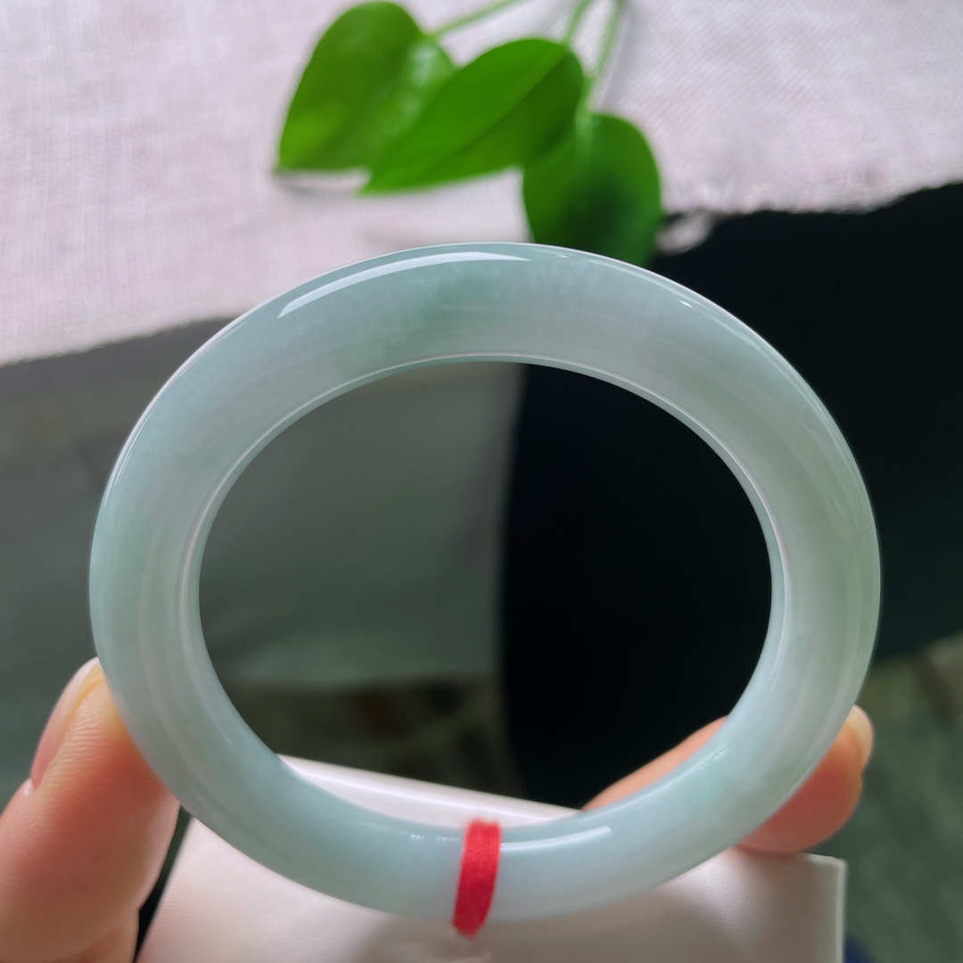 蓝底圆条，无裂，料子水头挺不错，摸起来油润顺滑，看着就很有灵气。ss57603a