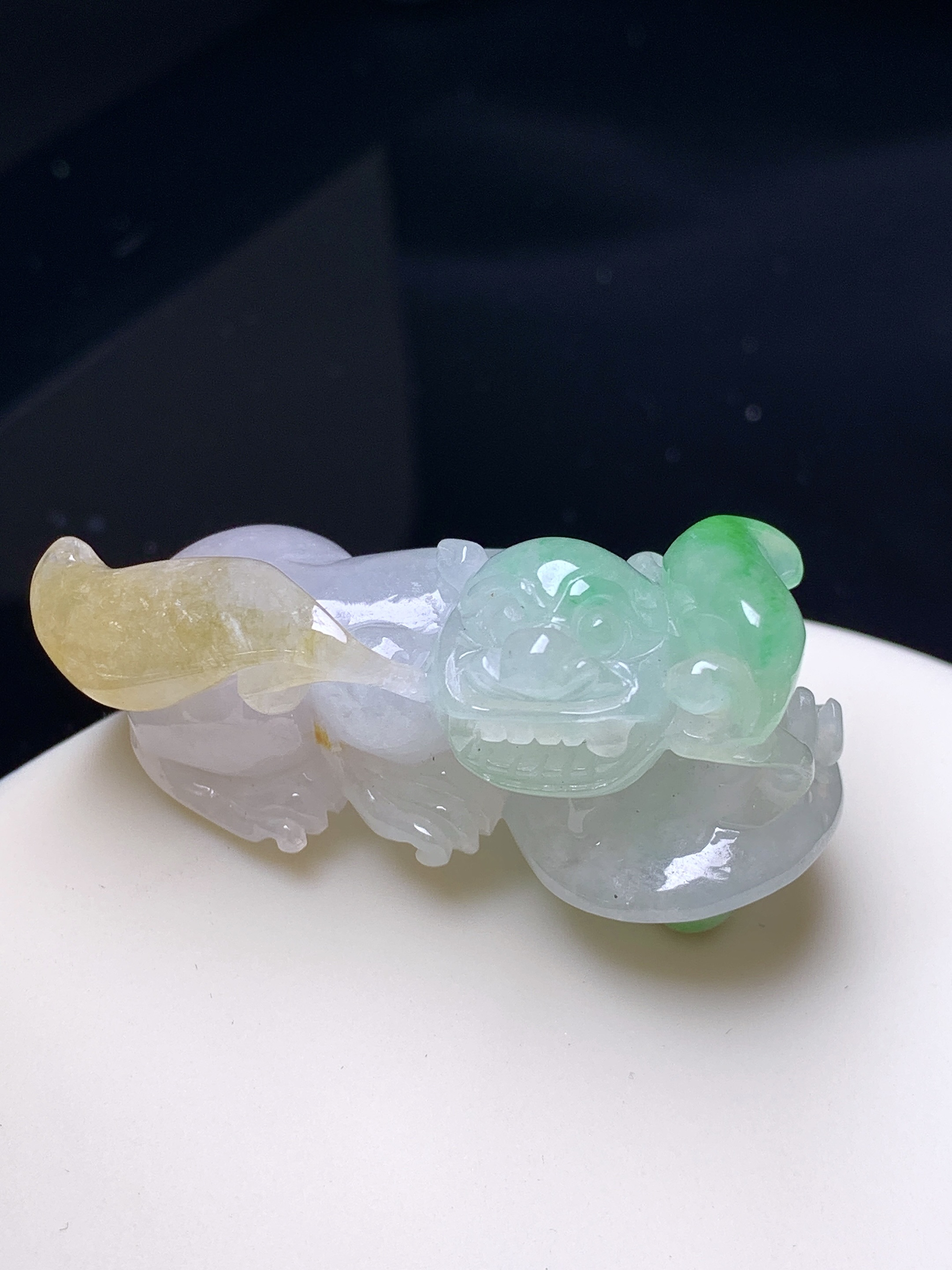 飘黄绿翡貔貅吊坠 玉质细腻 色泽艳丽清新 水润亮眼 整体尺寸38.8*16.2*16.5 a5