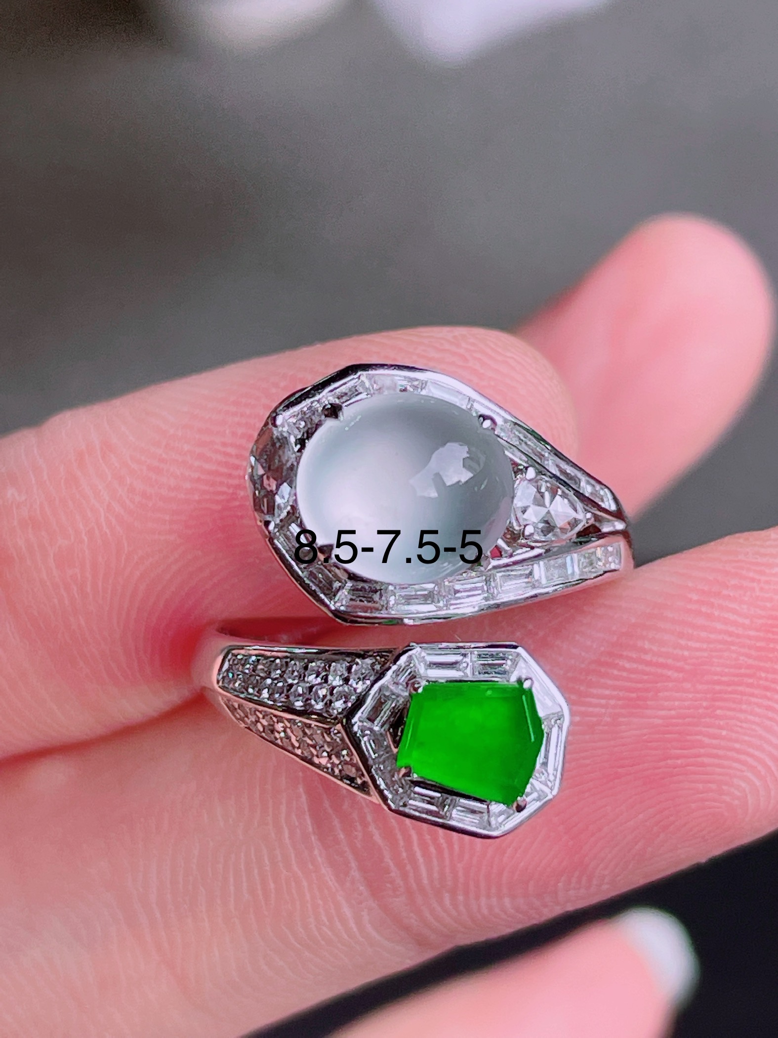 高冰绿蛋面戒指 晶莹剔透，新颖时尚，品相，8.5-7.5-5