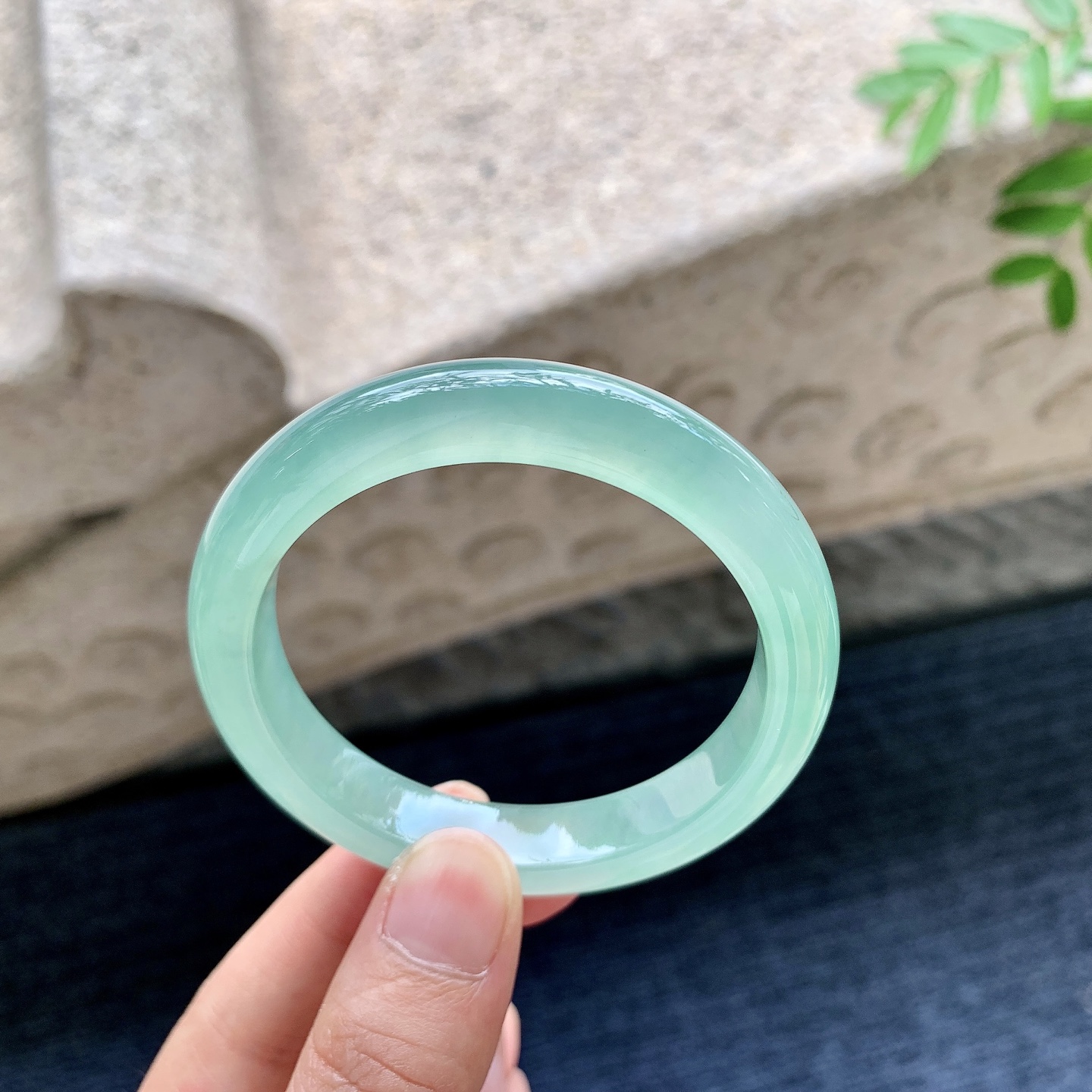 正圈49 50，圈口50.7/9.7/7.7，编码BA082321，描述冰绿，清透，水润，种老，细腻，打灯有棉线